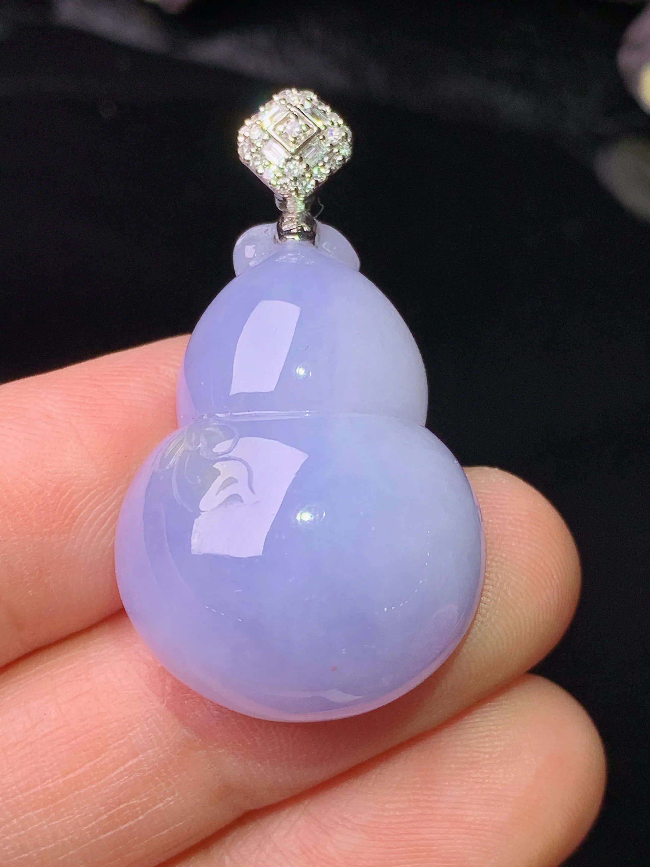 18k金钻镶嵌紫罗兰葫芦吊坠 玉质细腻 色泽清新艳丽 整体尺寸36.5*20.5*9.7