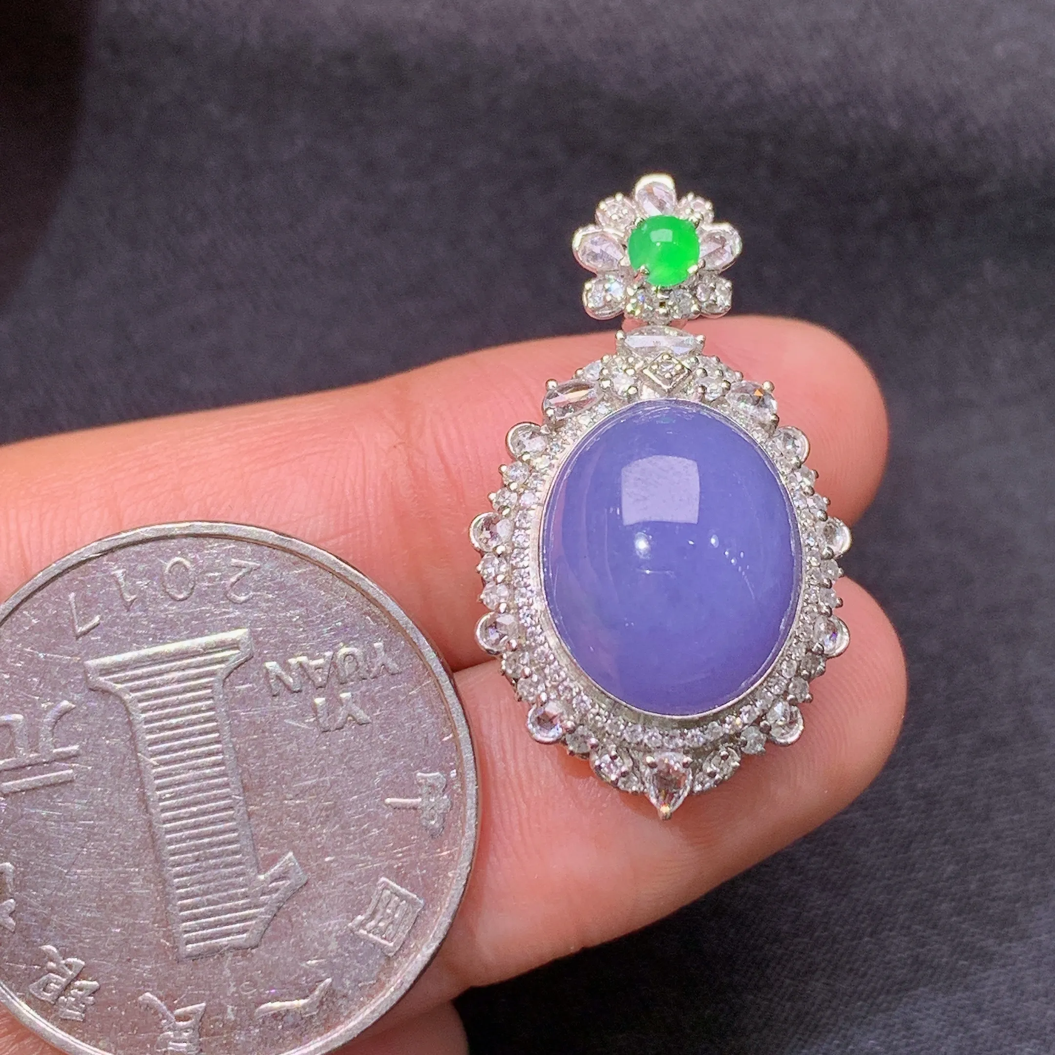 冰紫罗兰蛋面吊坠，18k金镶嵌，温润细腻，颜色浓郁，28*16.3*11.3