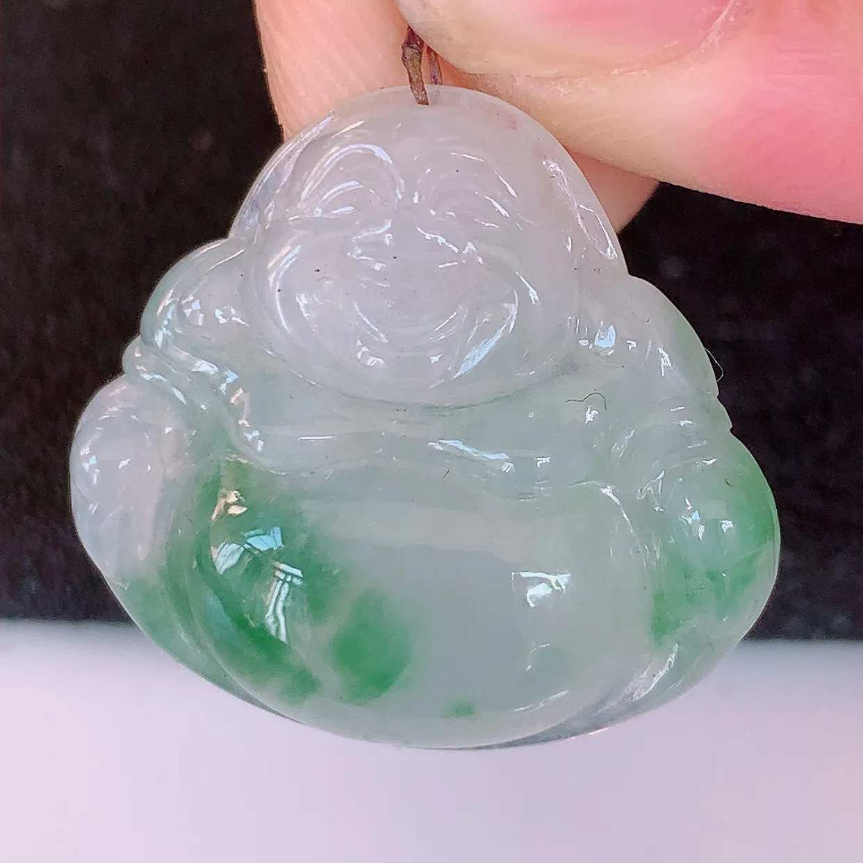 自然光实拍，冰种飘花翡翠观音菩萨吊坠，赐福观音，玉润通透，慈祥端庄！#57.28