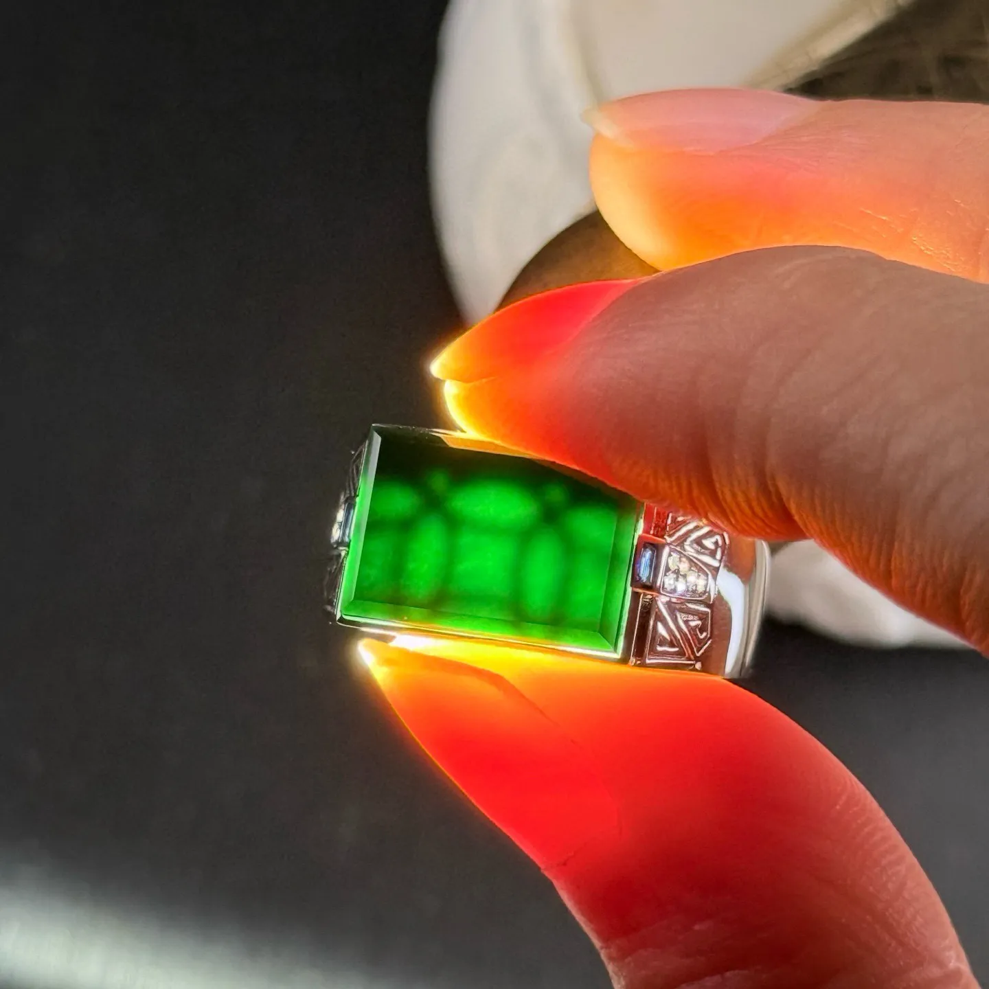 精品18k墨翠男戒 种好色正 黑度极好 打灯通透 油性十足 尺寸13.7