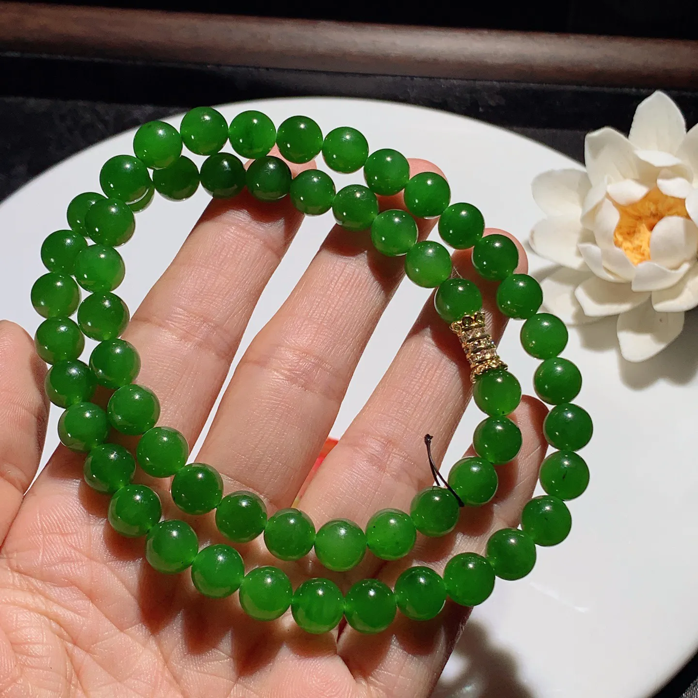 和田玉阳绿俄罗斯碧玉项链。碧玉妈妈链。单颗尺寸8！玉质细腻油润。手推出油。佩戴高端典雅。lt251227