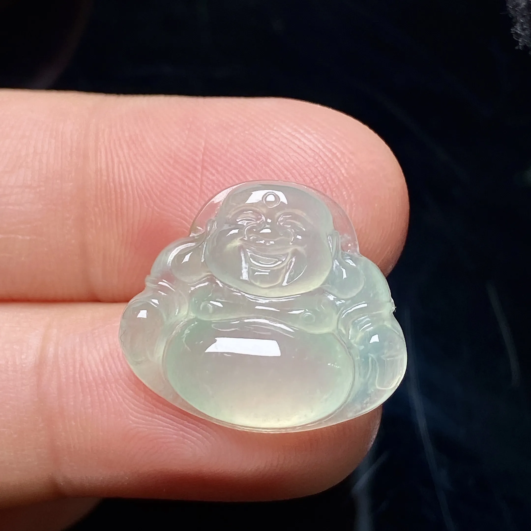 冰晴底笑佛，冰润细腻，品相饱满，种水足 整体尺寸17.9*20*4.7