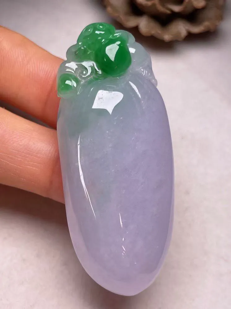 冰糯种紫罗兰俏色【福瓜】吊坠，种水好，玉质细腻 ，卖相好‘