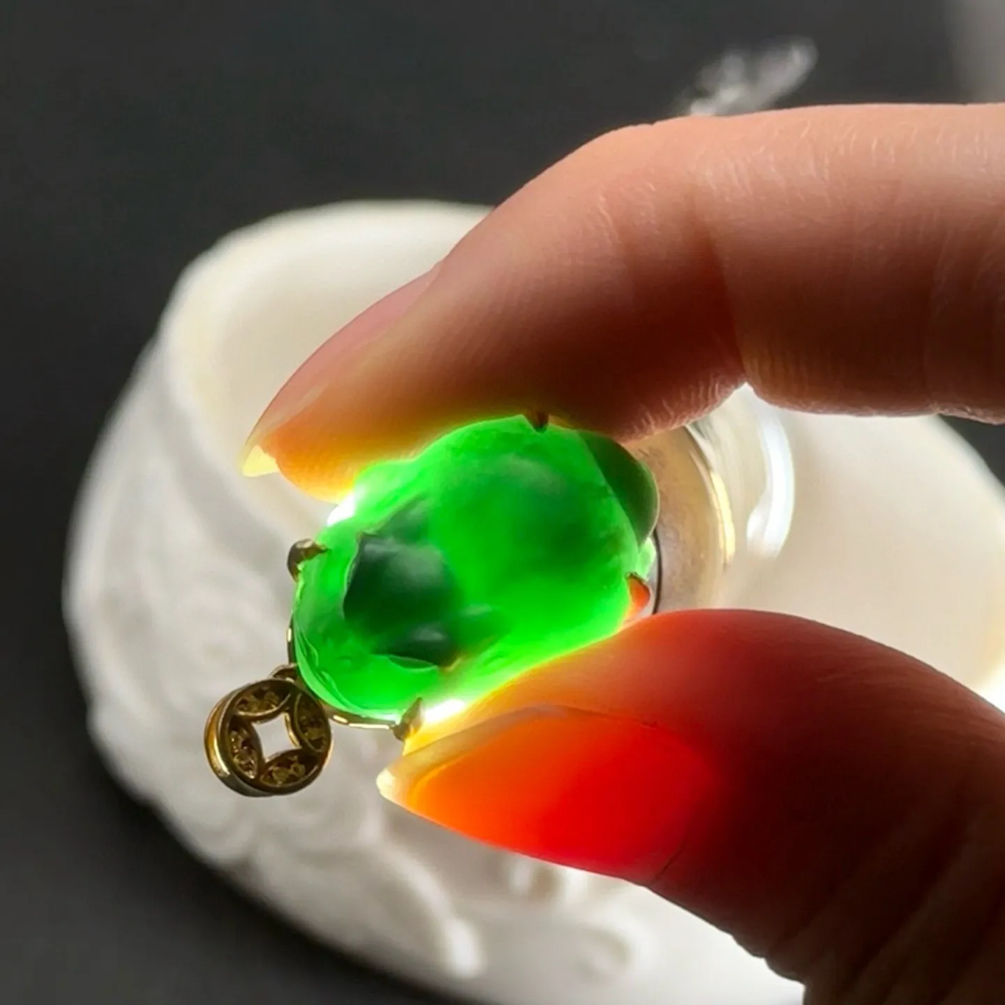 精品18k墨翠貔貅吊坠 种好色正 黑度极好 打灯通透 油性十足 尺寸25.2