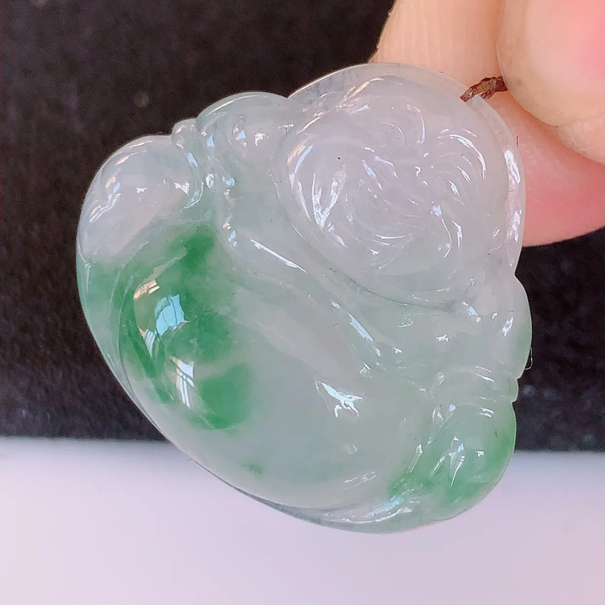 自然光实拍，冰种飘花翡翠观音菩萨吊坠，赐福观音，玉润通透，慈祥端庄！#57.28