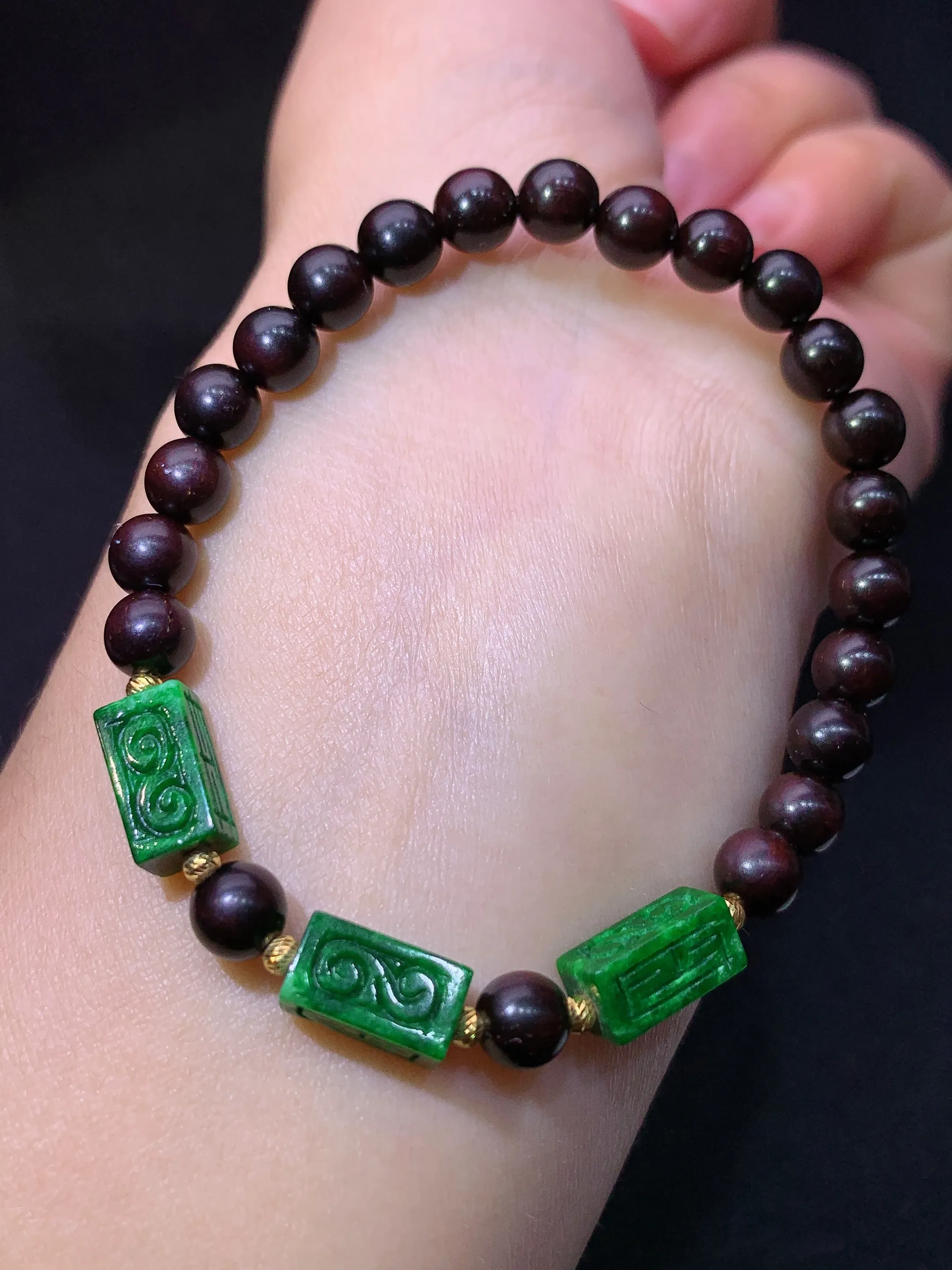 冰阳绿路路通木珠手串，手链，冰润色辣，种老水足，整体尺寸10.5*5.8*5