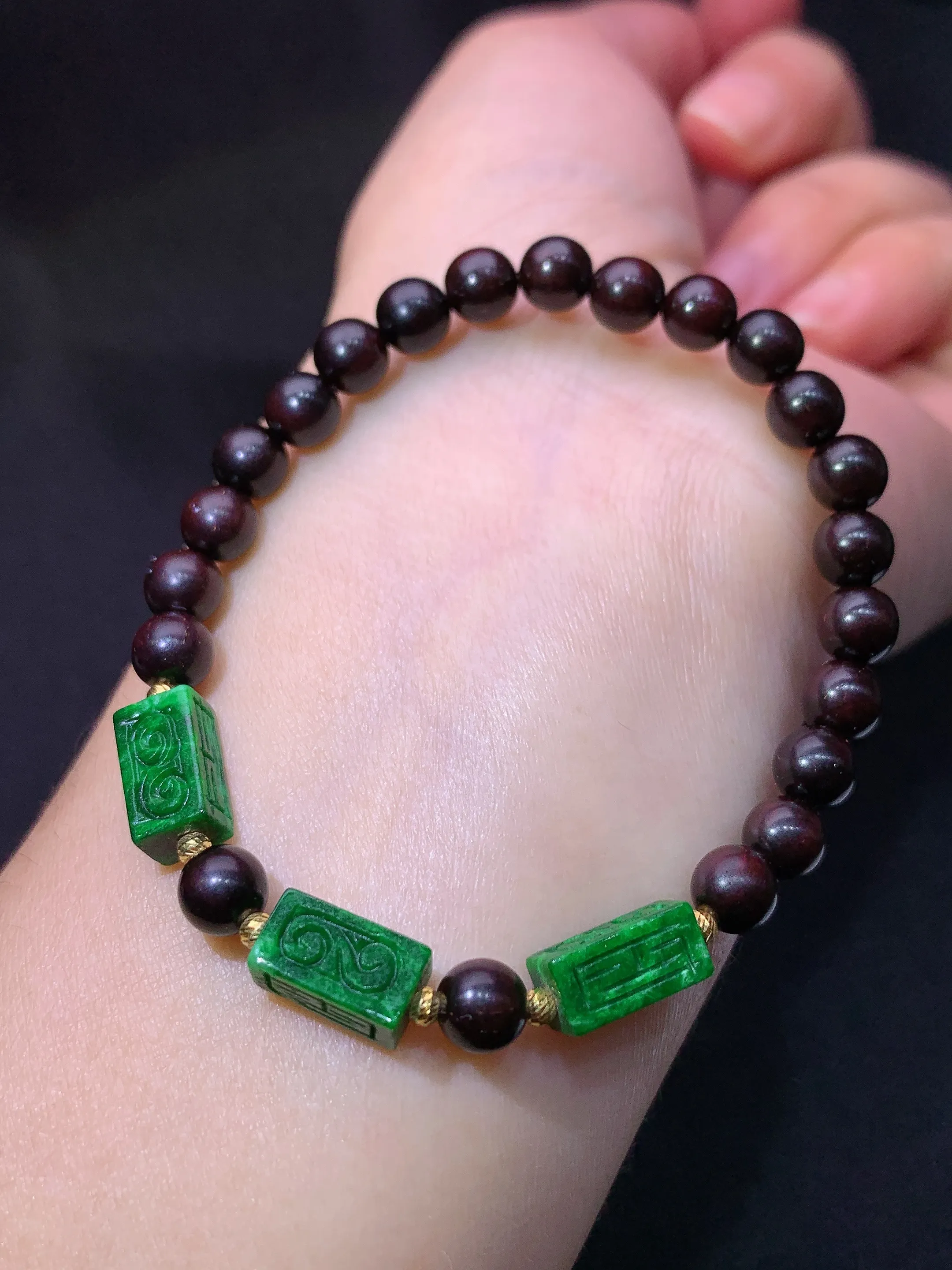 冰阳绿路路通木珠手串，手链，冰润色辣，种老水足，整体尺寸10.5*5.8*5