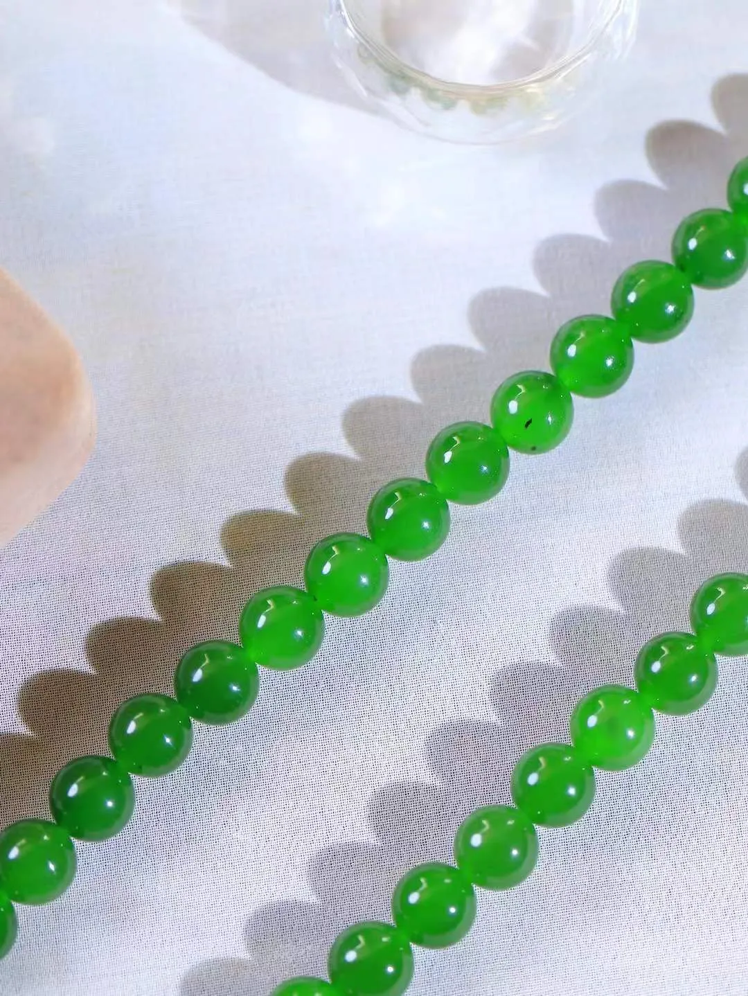 【珠圆玉润.项链】

精品和田玉碧玉珠圆玉润项链 玉质细腻油润 饱满光滑 质朴无华，悠远简单，人心境界远，百世修炼深，心灵常驻善意持，觉悟人生百世修。重77.3克 尺寸取一10mm  FDL-221202822