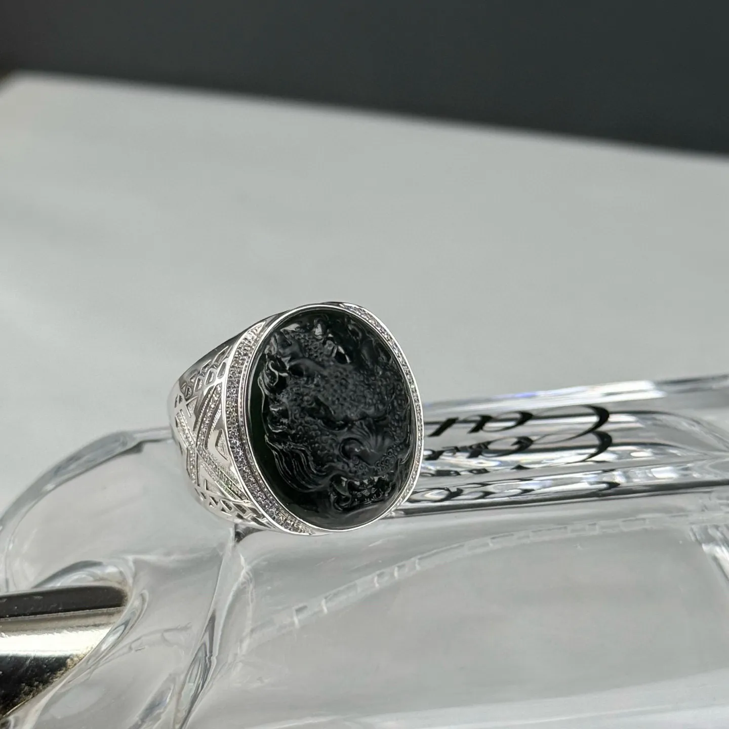 精品墨翠龙头戒面 种好色正 黑度极好 打灯通透 油性十足 尺寸21.5