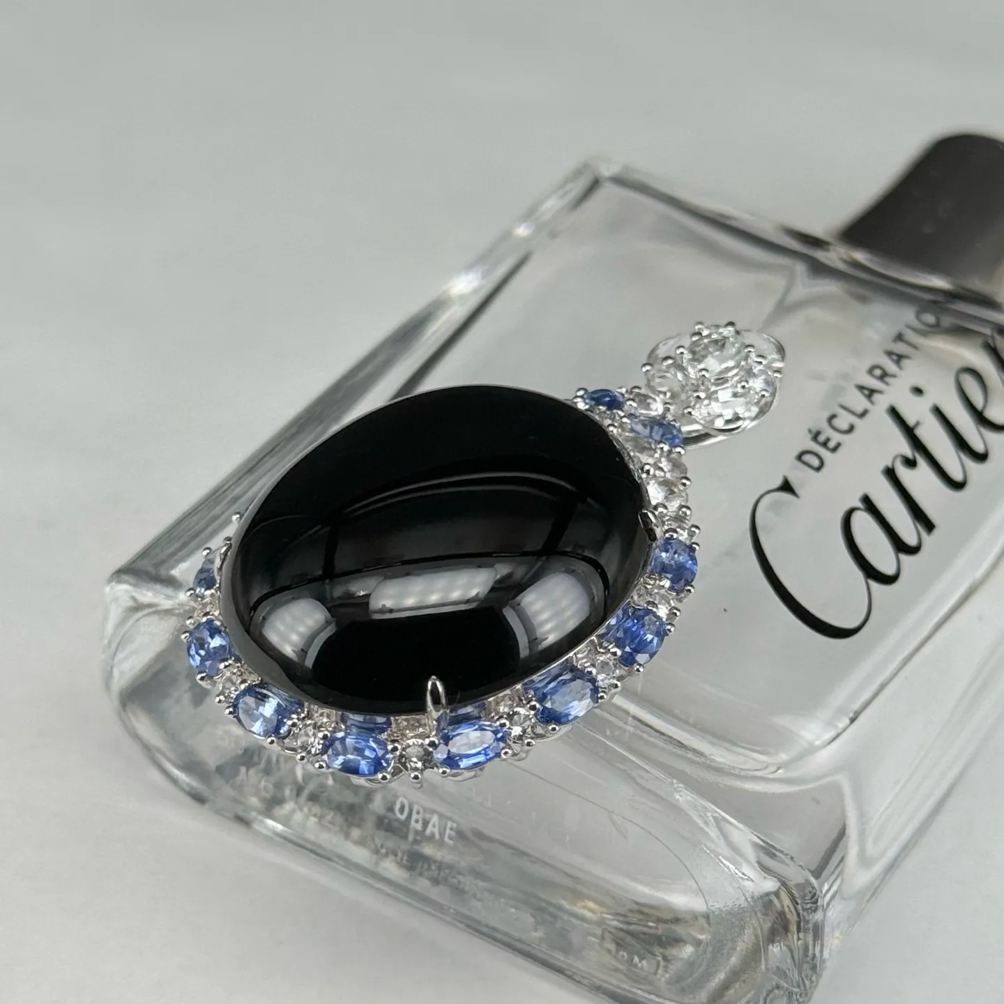 精品18k墨翠蛋面吊坠 种好色正 黑度极好 打灯通透 油性十足  尺寸52.9