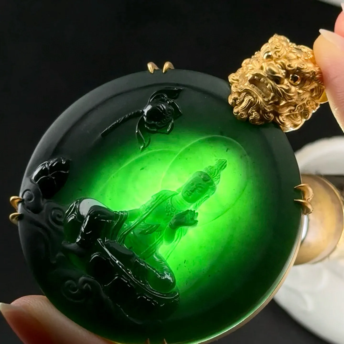 精品18k重金豪镶墨翠观音 种好色正 黑度好 打灯通透 油性十足 尺寸70