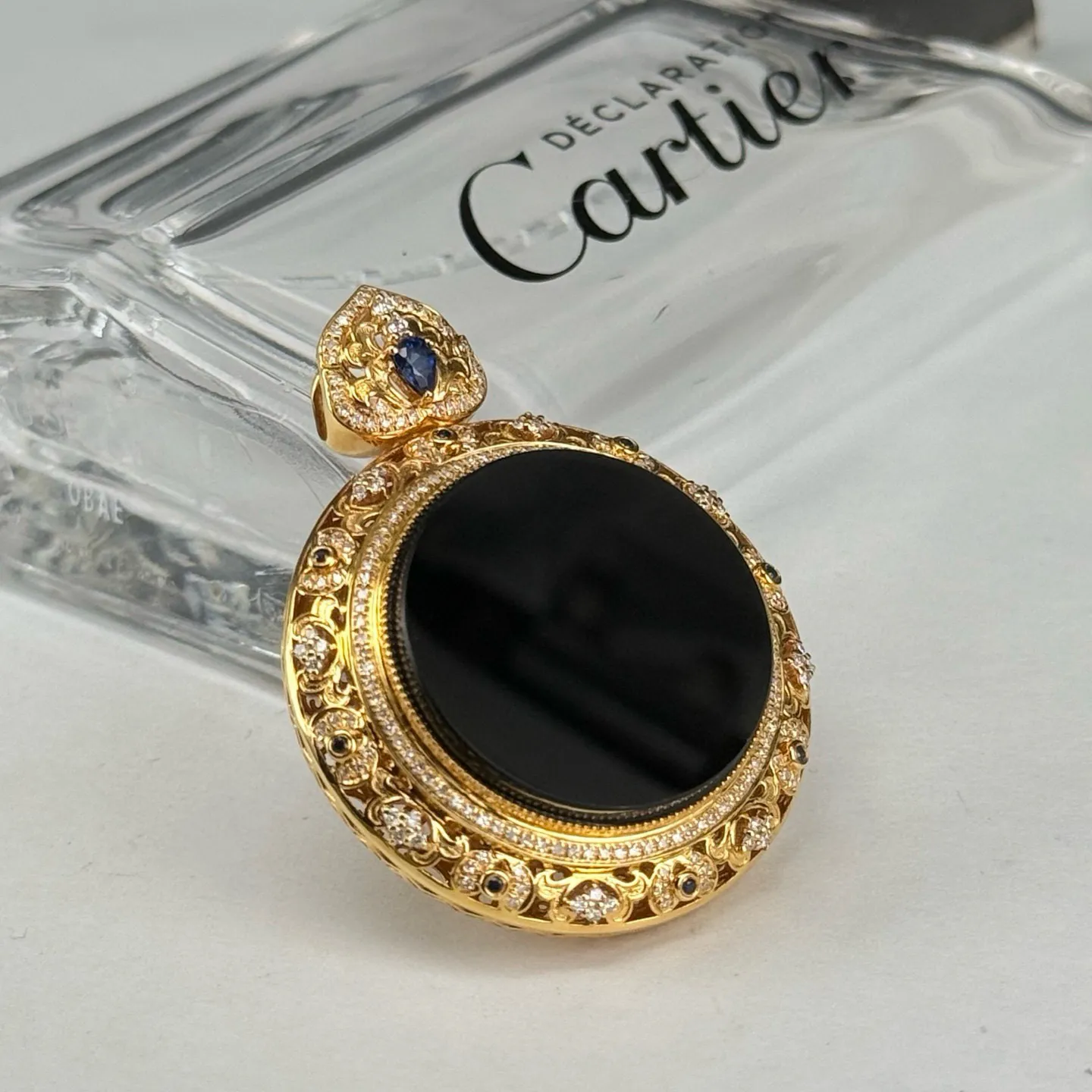 精品18k墨翠圆牌吊坠 种好色正 黑度极好 打灯通透 重金豪镶 尺寸43.6