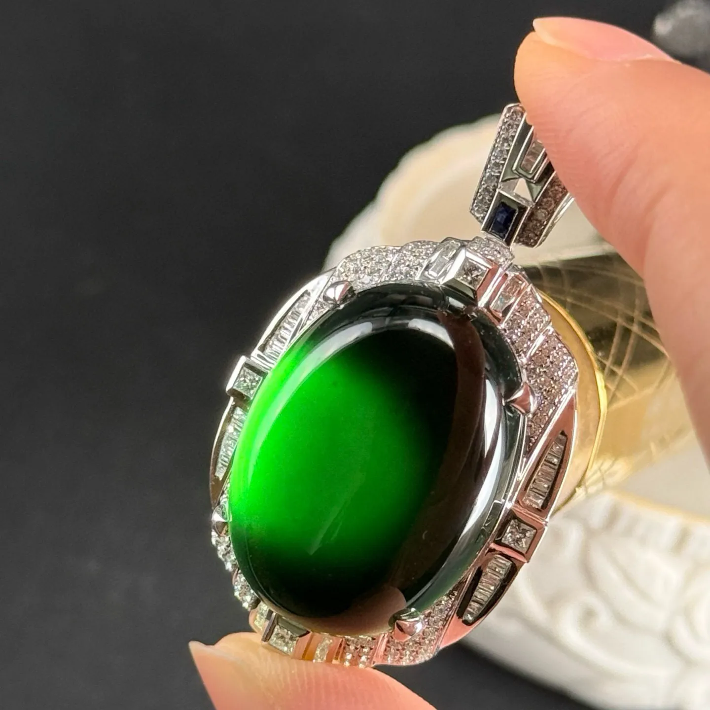 精品豪镶墨翠蛋面吊坠 种好色正 黑度极好 打灯通透 油性十足 尺寸45