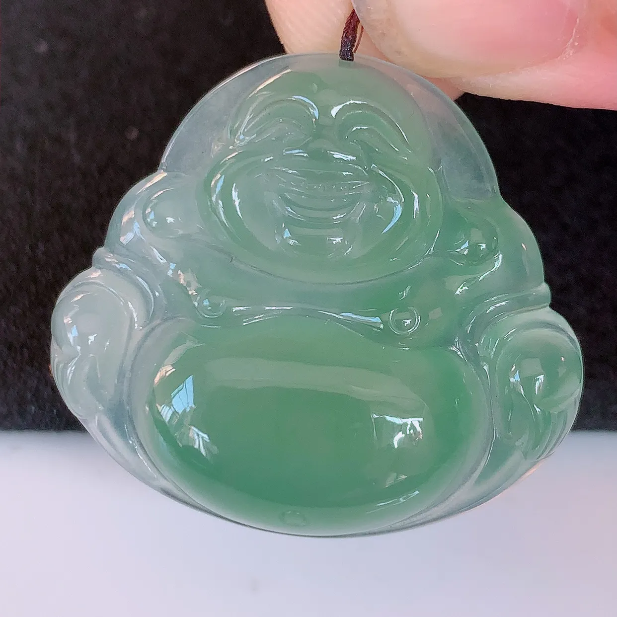 自然光实拍，冰种满绿翡翠佛公吊坠，玉笑佛，饱满，开脸喜庆，配戴优雅迷人！#57.28
