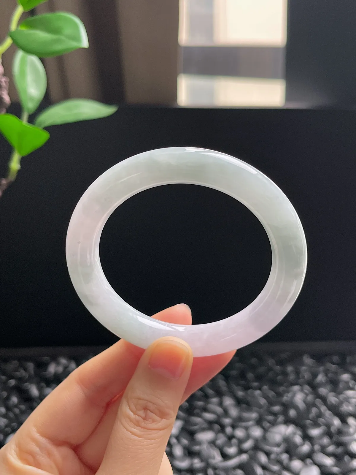 圆镯51.8圈口，翡翠糯化种淡紫色手镯