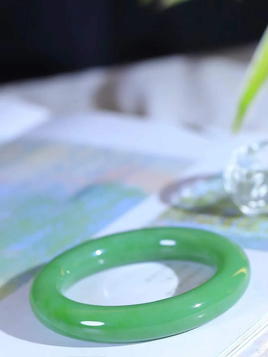 【碧波流转·手镯】

收藏传家级臻品和田玉碧玉圆条手镯，玉质细腻温润，手感舒适，️线条流畅，