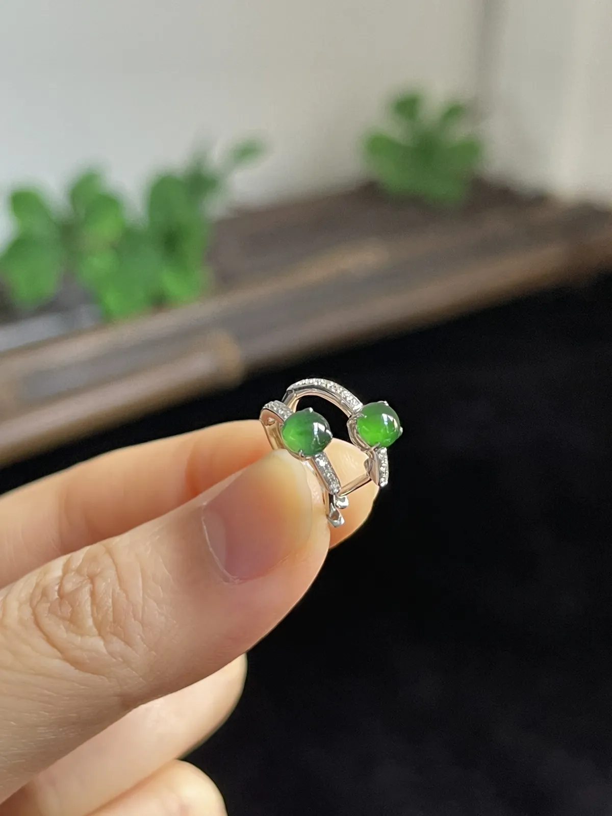 翡翠18K耳钉，美丽灵动