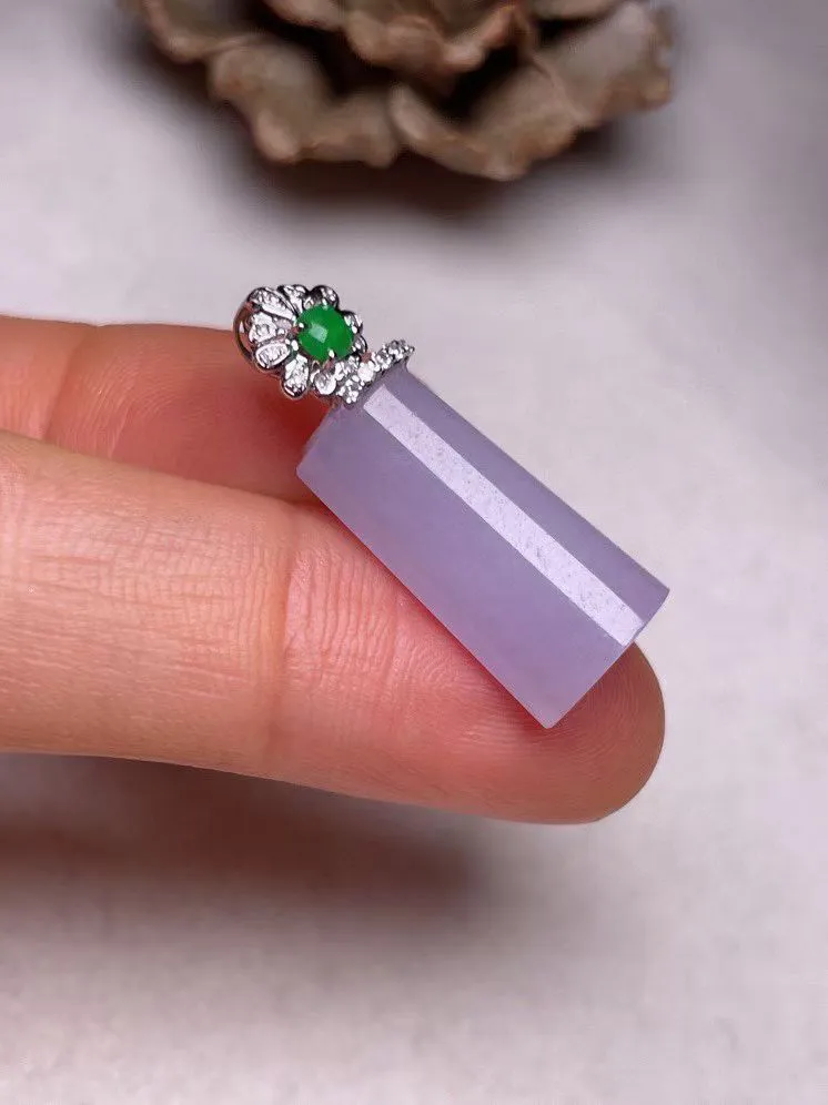 冰糯种紫罗兰无事牌吊坠、真金真钻镶嵌，种水好，玉质细腻 .裸石尺寸 18.6*10.0