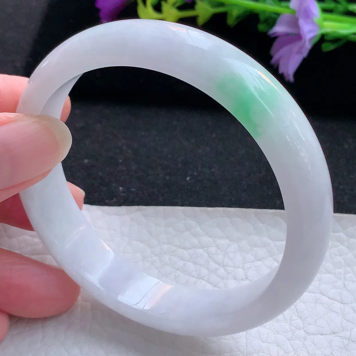 ee实拍59*13.5*7平安镯 天然翡翠A货手镯白底青宽边正圈玉镯子