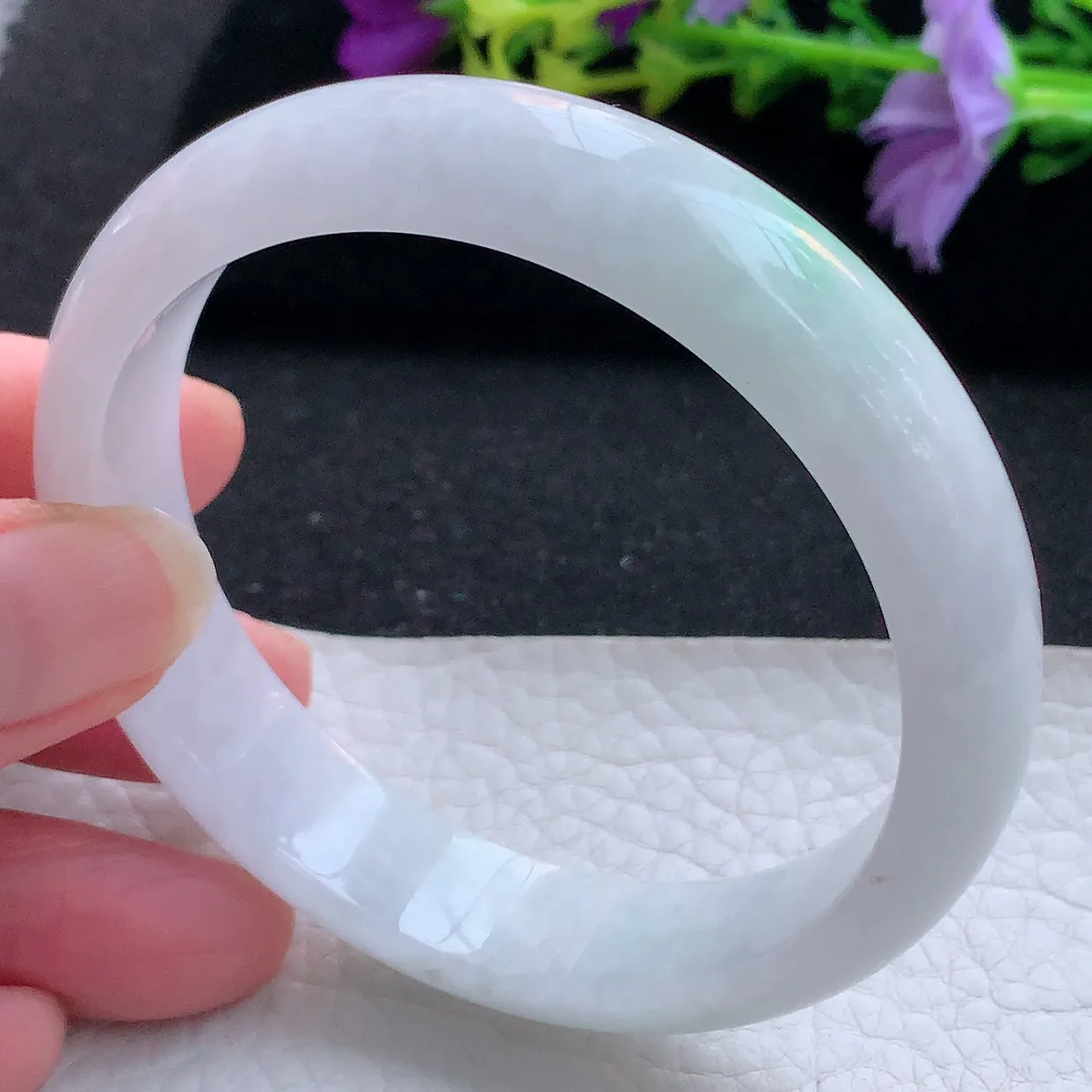 ee实拍59*13.5*7平安镯 天然翡翠A货手镯白底青宽边正圈玉镯子