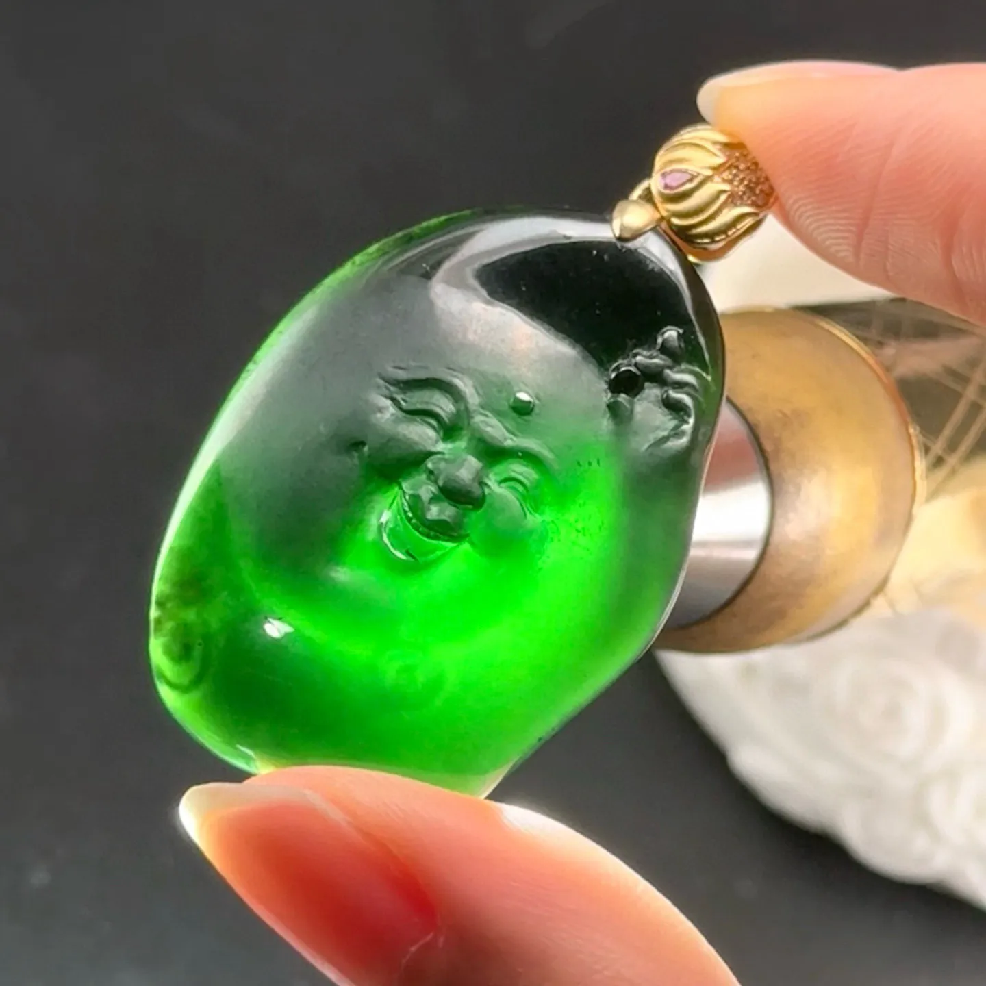 精品18k墨翠笑佛 种好色正 黑度极好 打灯通透 油性十足 尺寸46.3