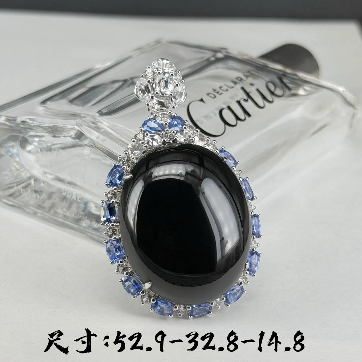 精品18k墨翠蛋面吊坠 种好色正 黑度极好 打灯通透 油性十足  尺寸52.9