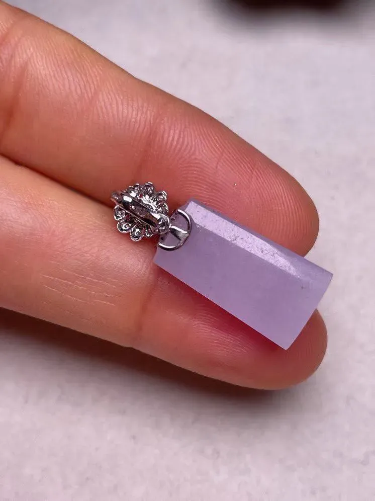 冰糯种紫罗兰无事牌吊坠、真金真钻镶嵌，种水好，玉质细腻 .裸石尺寸 18.6*10.0