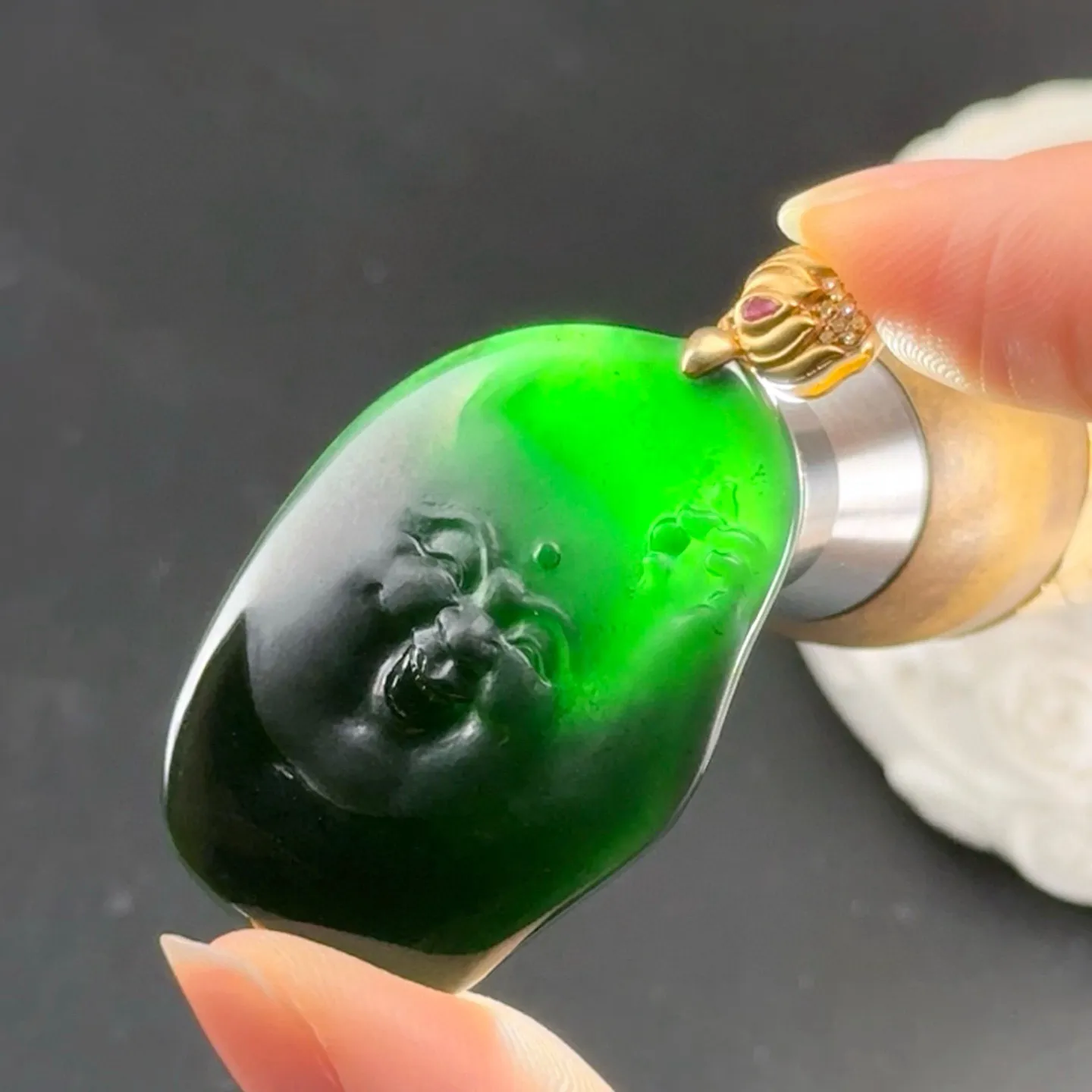 精品18k墨翠笑佛 种好色正 黑度极好 打灯通透 油性十足 尺寸46.3