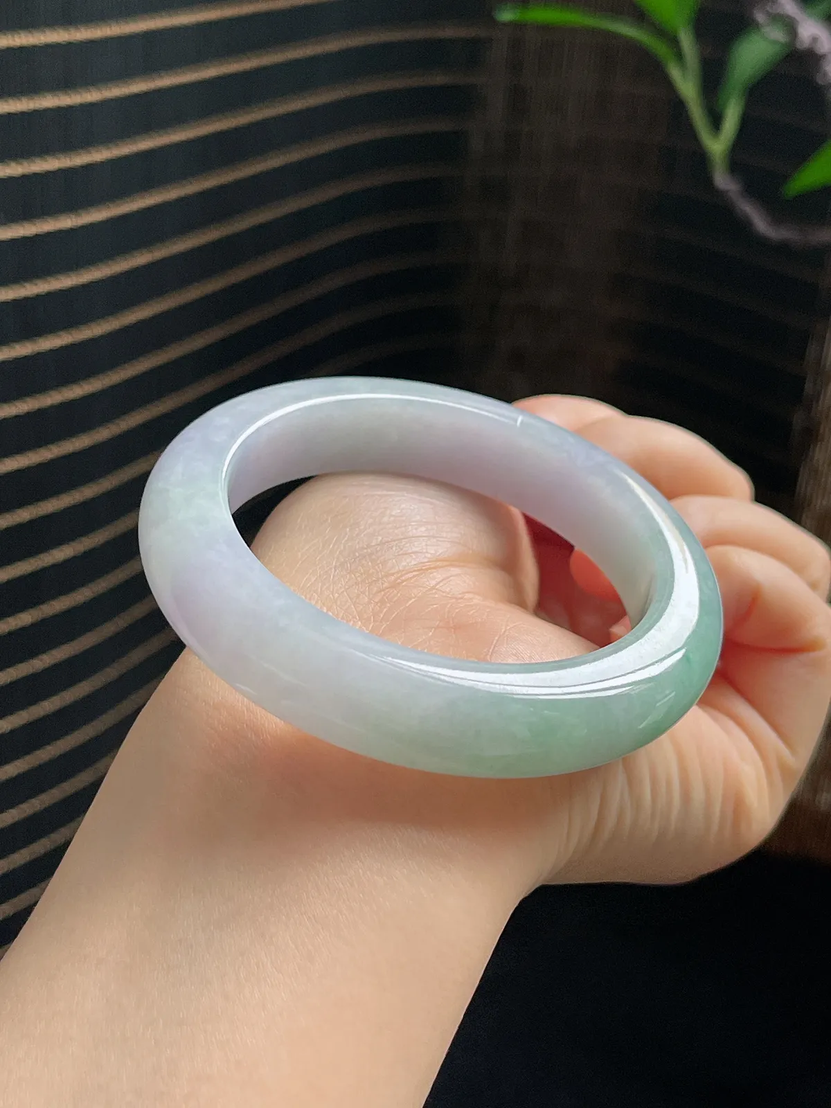 正圈53.9圈口，翡翠糯化种春带彩手镯