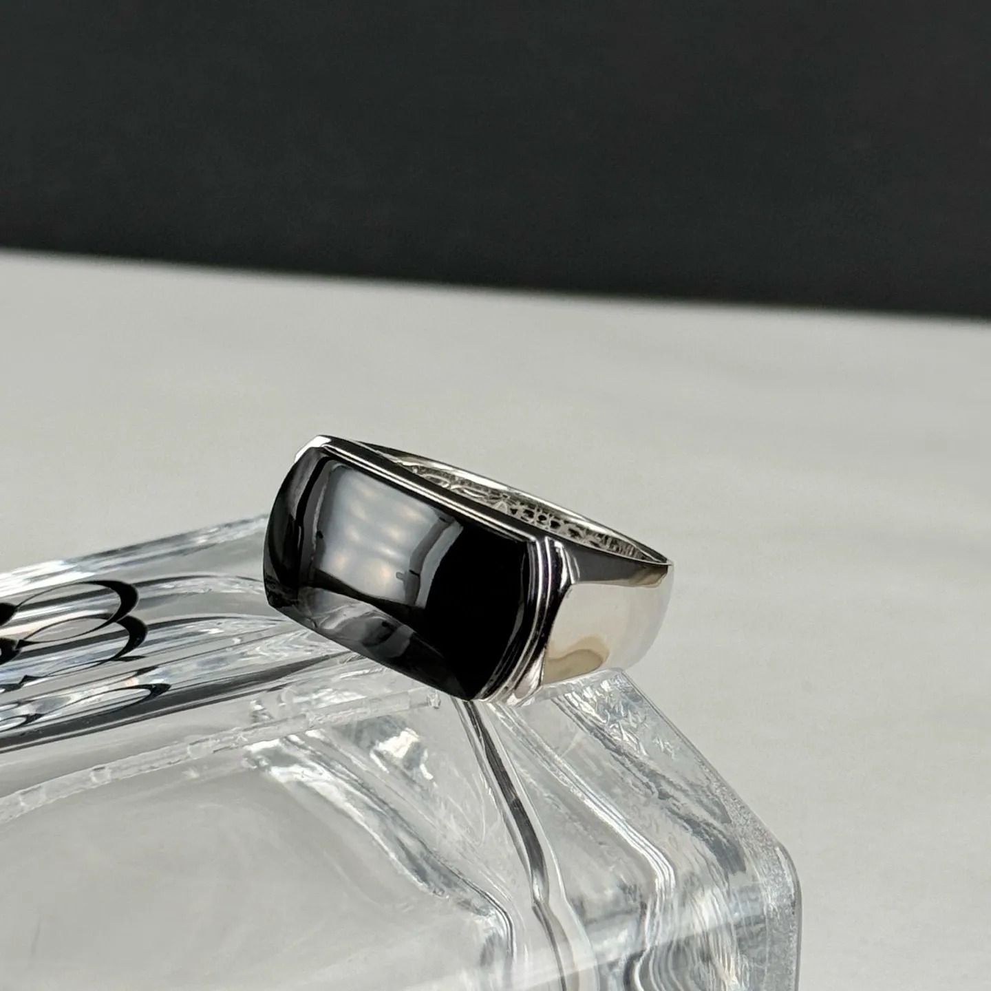 精品18k白金墨翠马鞍男戒 种好色正 黑度极好 打灯通透 油性十足 尺寸19.3