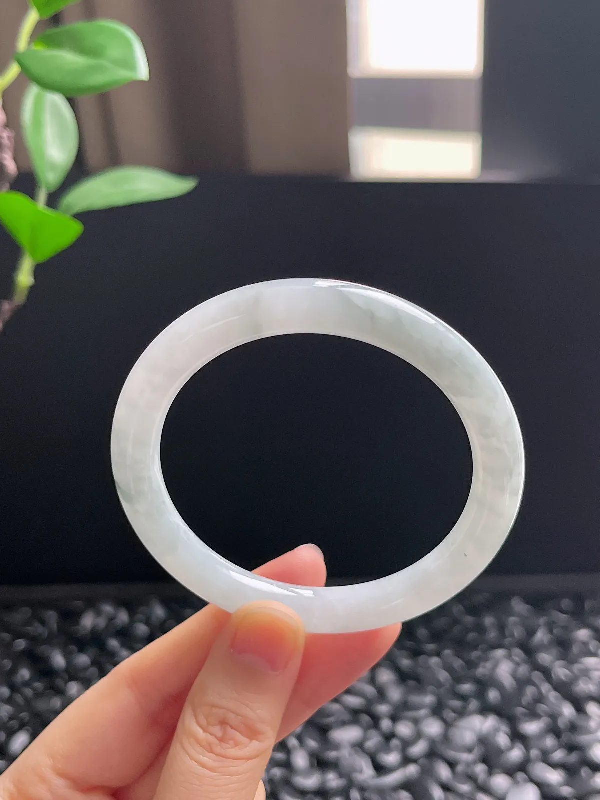 圆镯54.8圈口，翡翠糯化种白色手镯