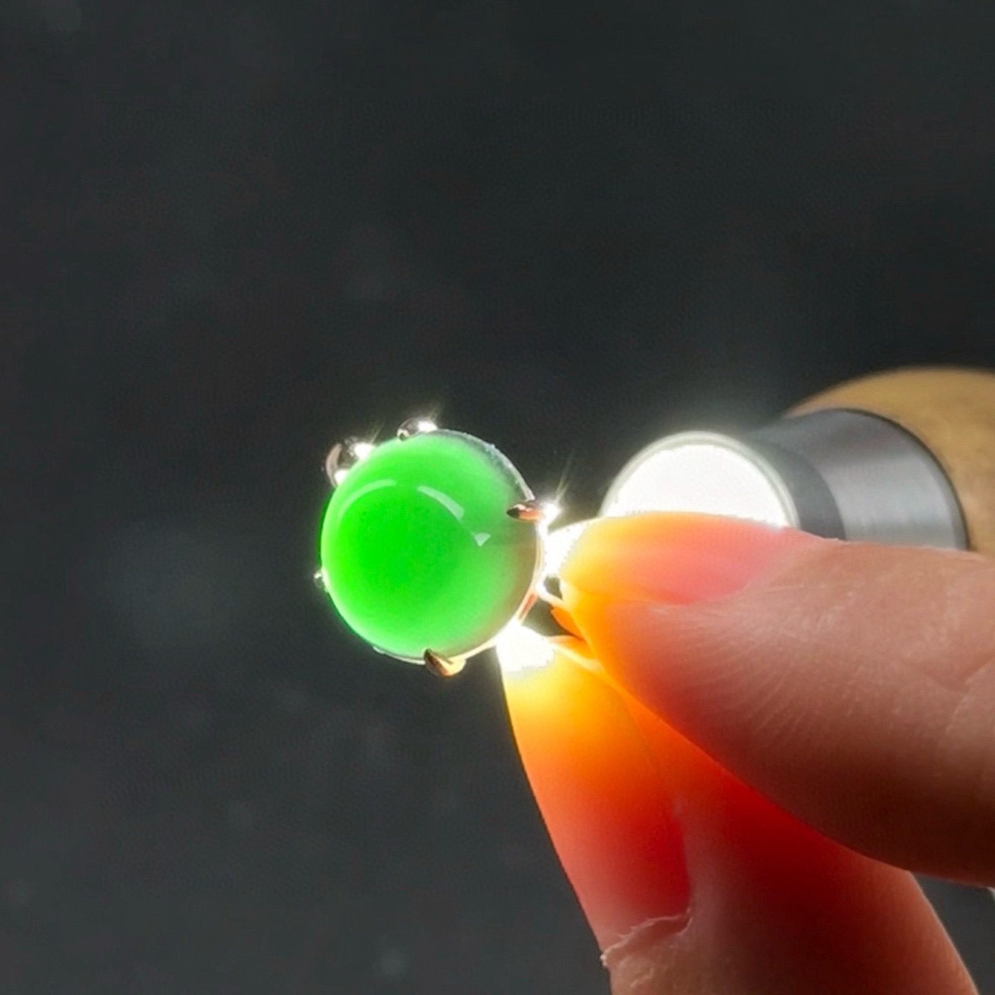 精品18k墨翠小蛋面女戒 种好色正 黑度极好 打灯通透 油性十足 尺寸10.1