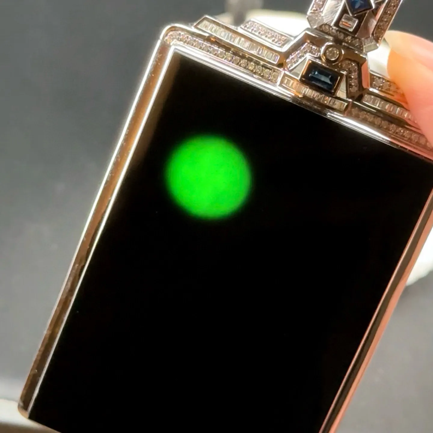 精品墨翠超大无事牌 种好色正 黑度极好 打灯通透 重金豪镶 尺寸90.3