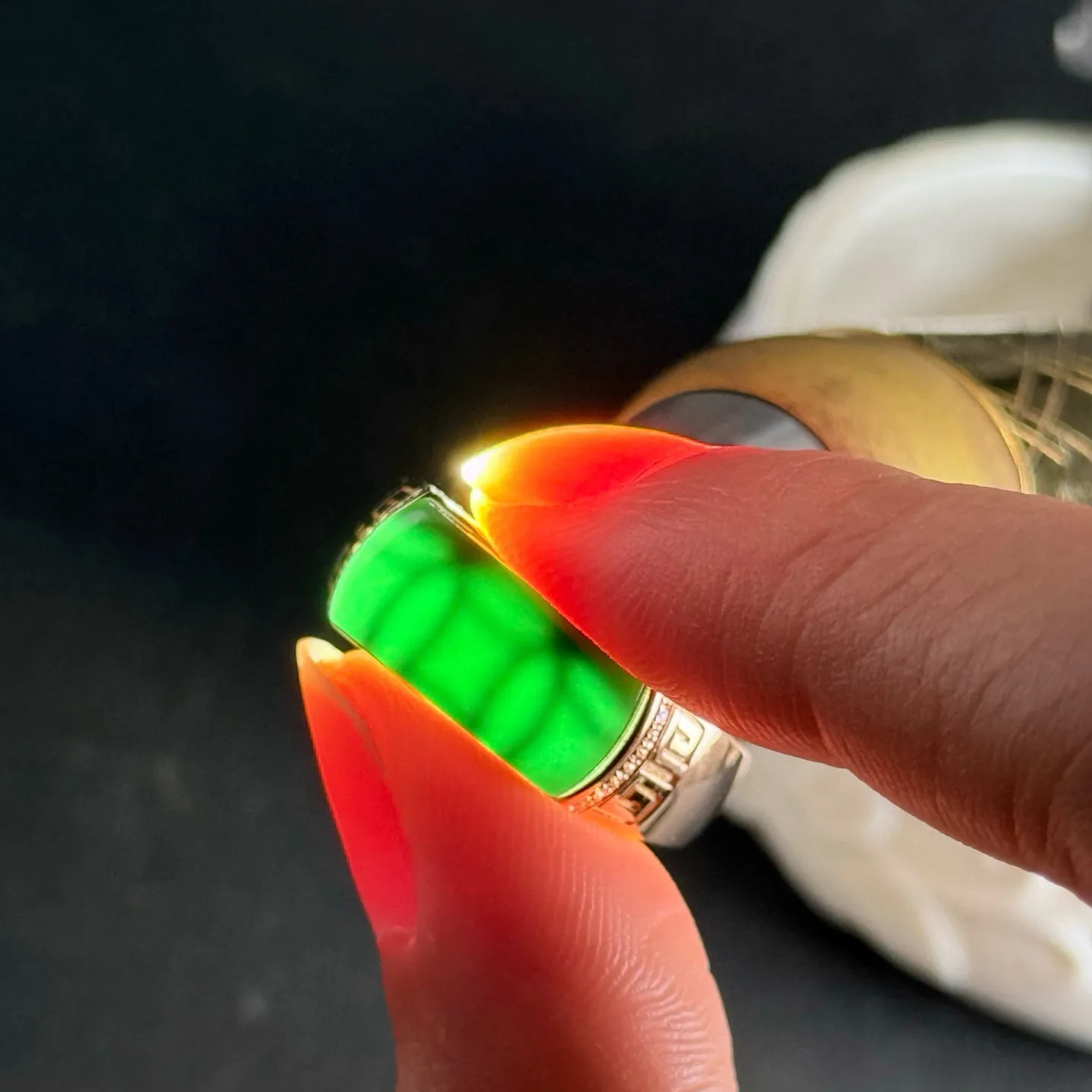 精品18k墨翠马鞍戒指 种好色正 黑度极好 打灯通透 油性十足 尺寸14.8