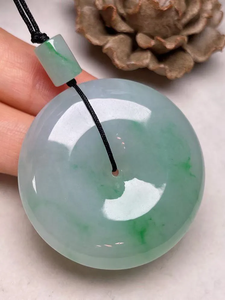 冰糯种飘绿【平安扣】吊坠，种水好，玉质细腻 ，卖相好‘.