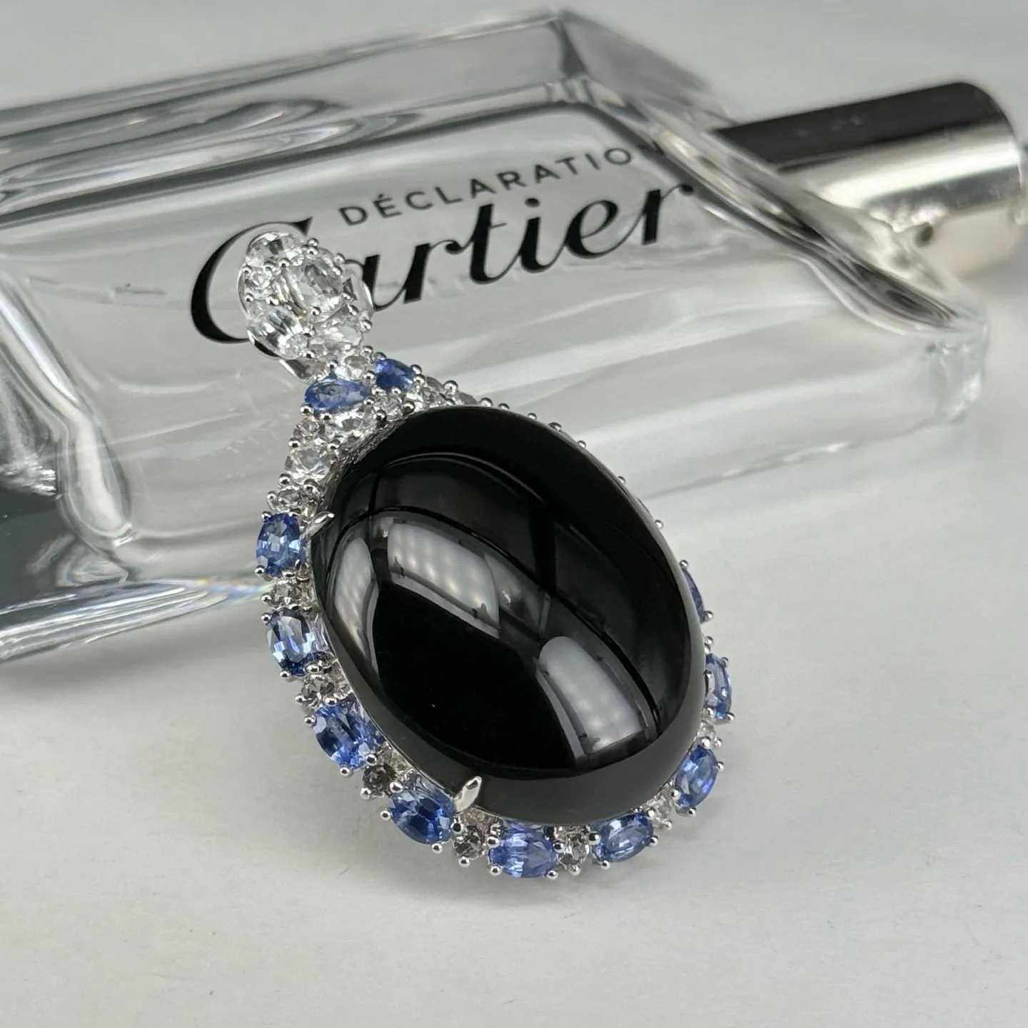 精品18k墨翠蛋面吊坠 种好色正 黑度极好 打灯通透 油性十足  尺寸52.9