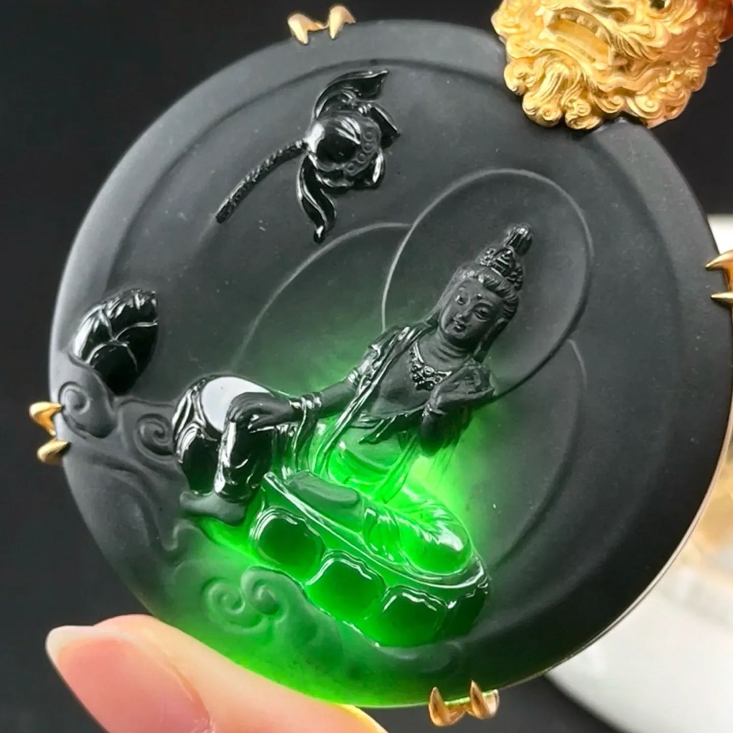 精品18k重金豪镶墨翠观音 种好色正 黑度好 打灯通透 油性十足 尺寸70