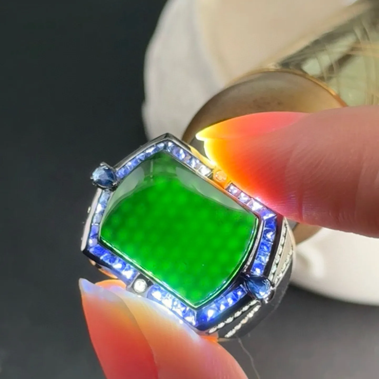 精品18k豪镶墨翠男戒 种好色正 黑度极好 打灯通透 油性十足 尺寸15.7