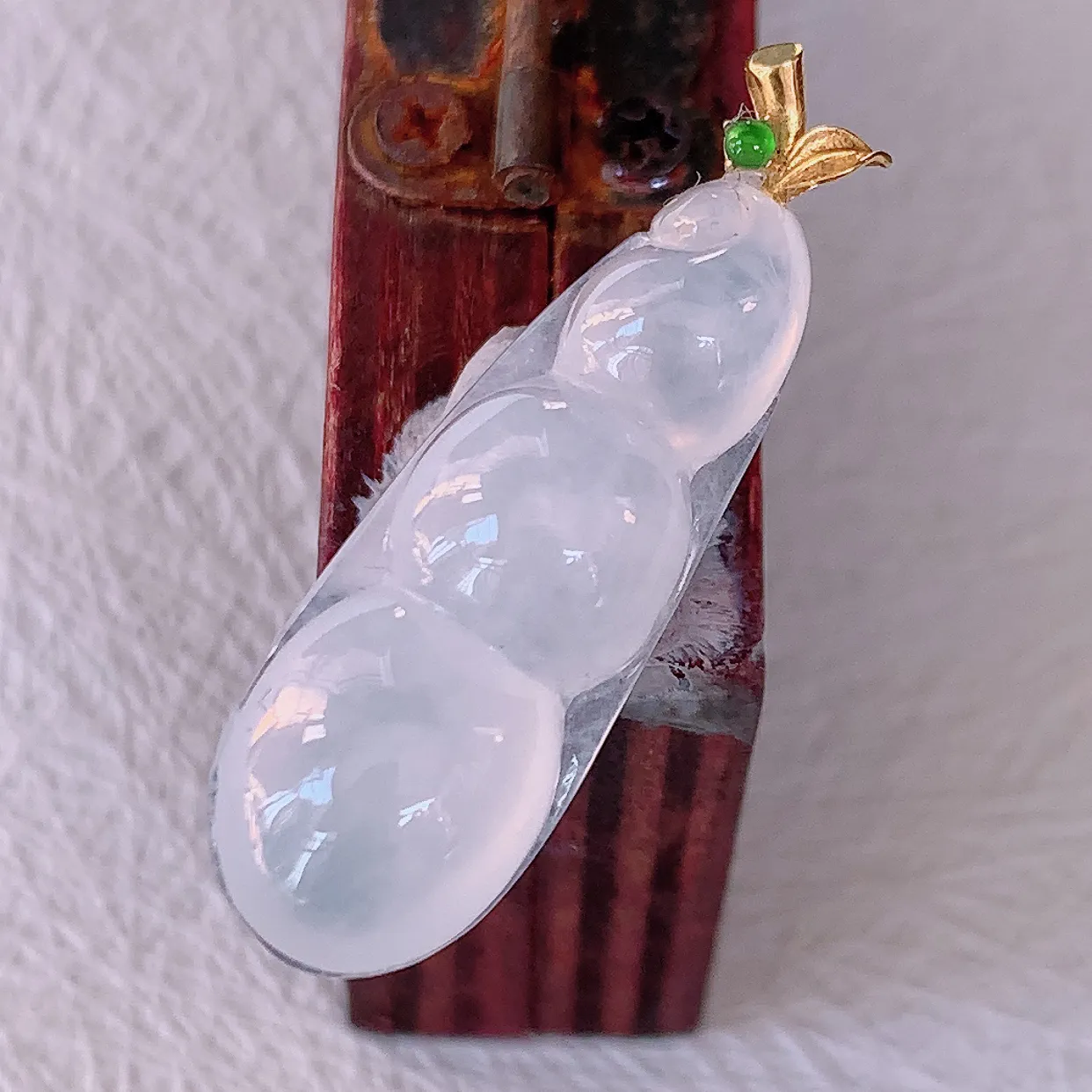 自然光实拍，18K金镶嵌冰种翡翠四季豆吊坠，平安豆福豆玉坠，冰润通透，豆粒饱满，寓意：豆蔻年华！#5