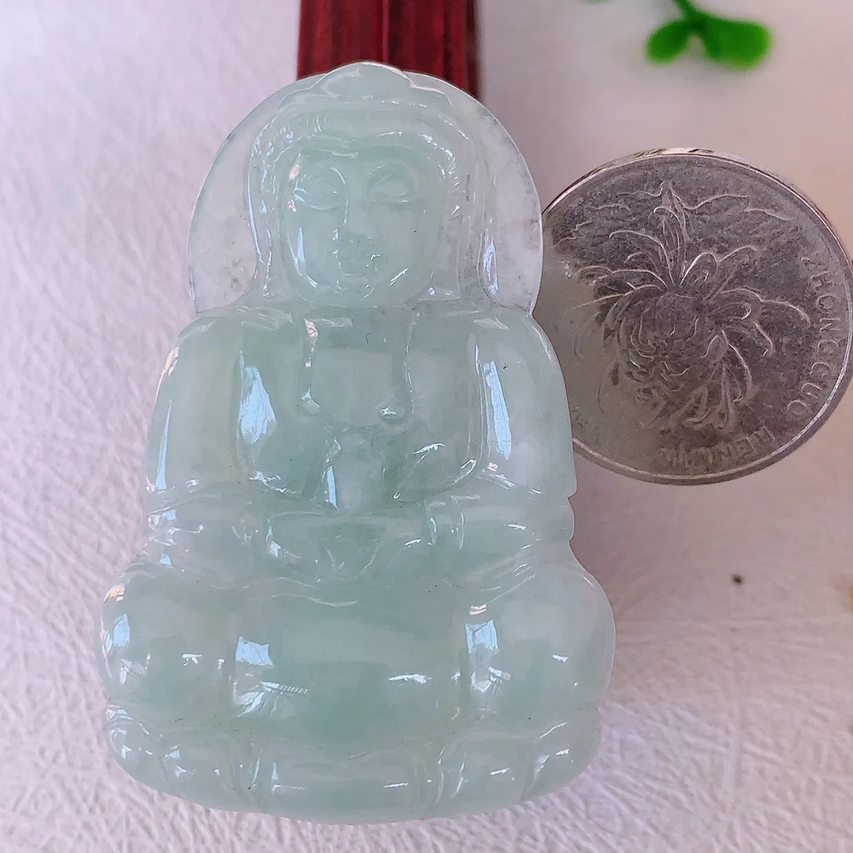 自然光实拍，冰胶淡绿翡翠观音菩萨吊坠，净瓶观音，冰透亮泽，美观亮丽，观音面相端庄#57.28