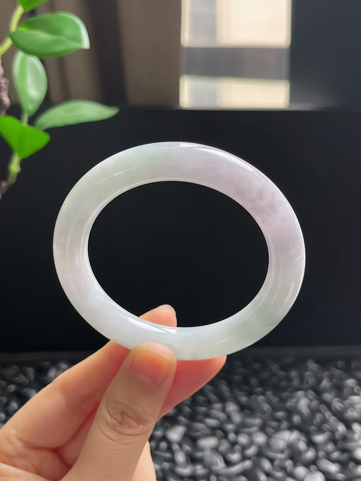 圆镯51.8圈口，翡翠糯化种淡紫色手镯