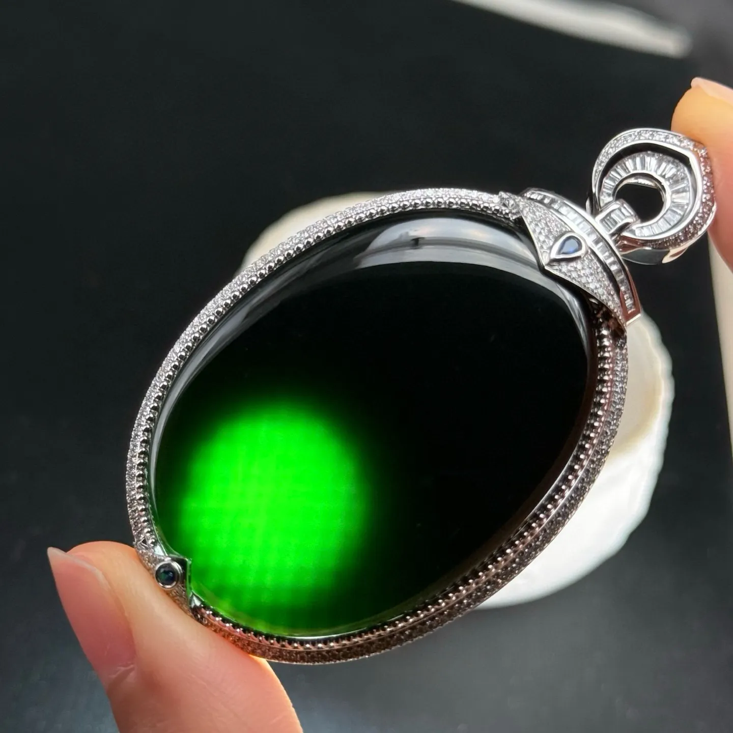 墨翠无事牌 种好色正 黑度极好 打灯通透 油性十足 尺寸66.8