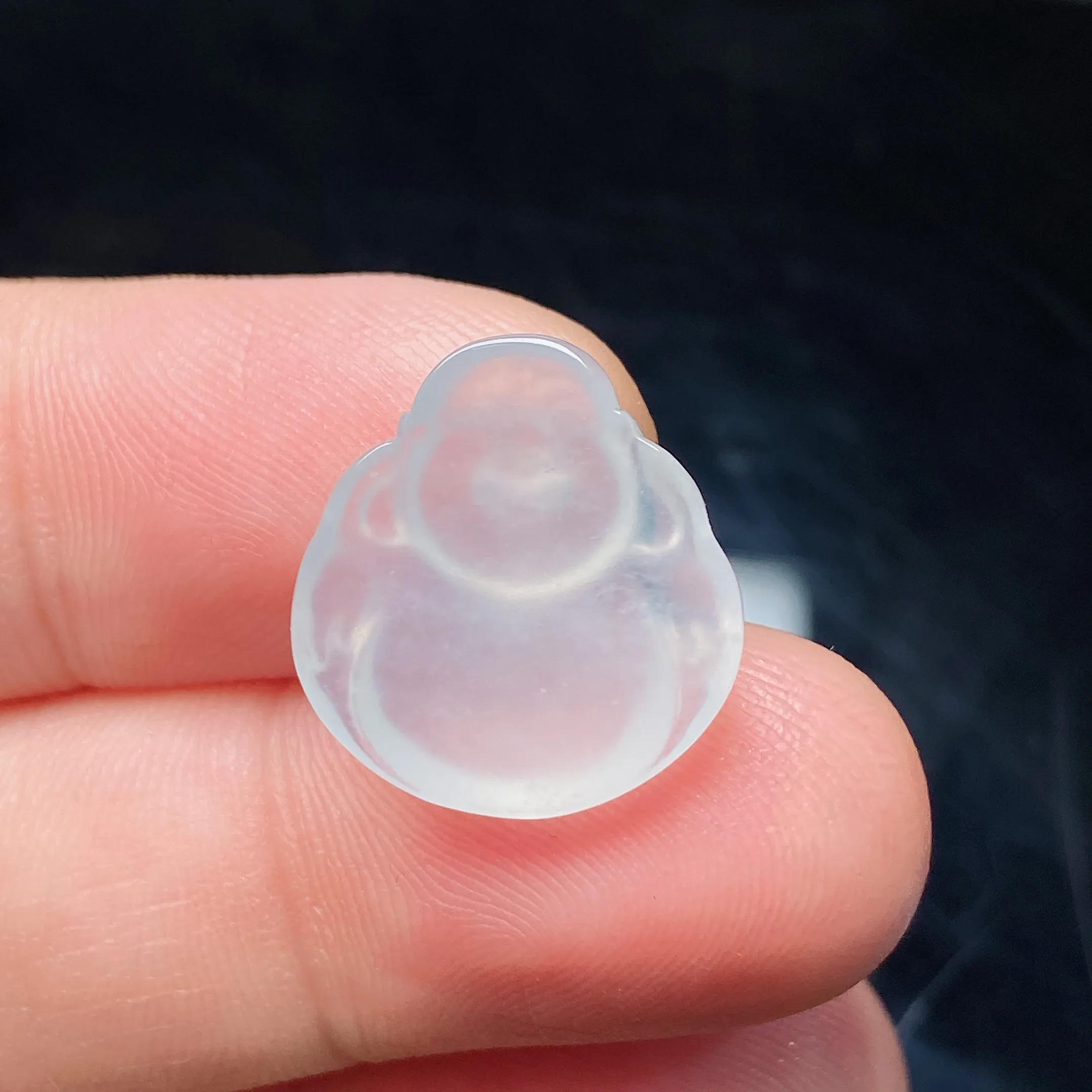 冰种舒佛，冰润细腻，品相好，种水足，整体尺寸16.8*15.8*3.7