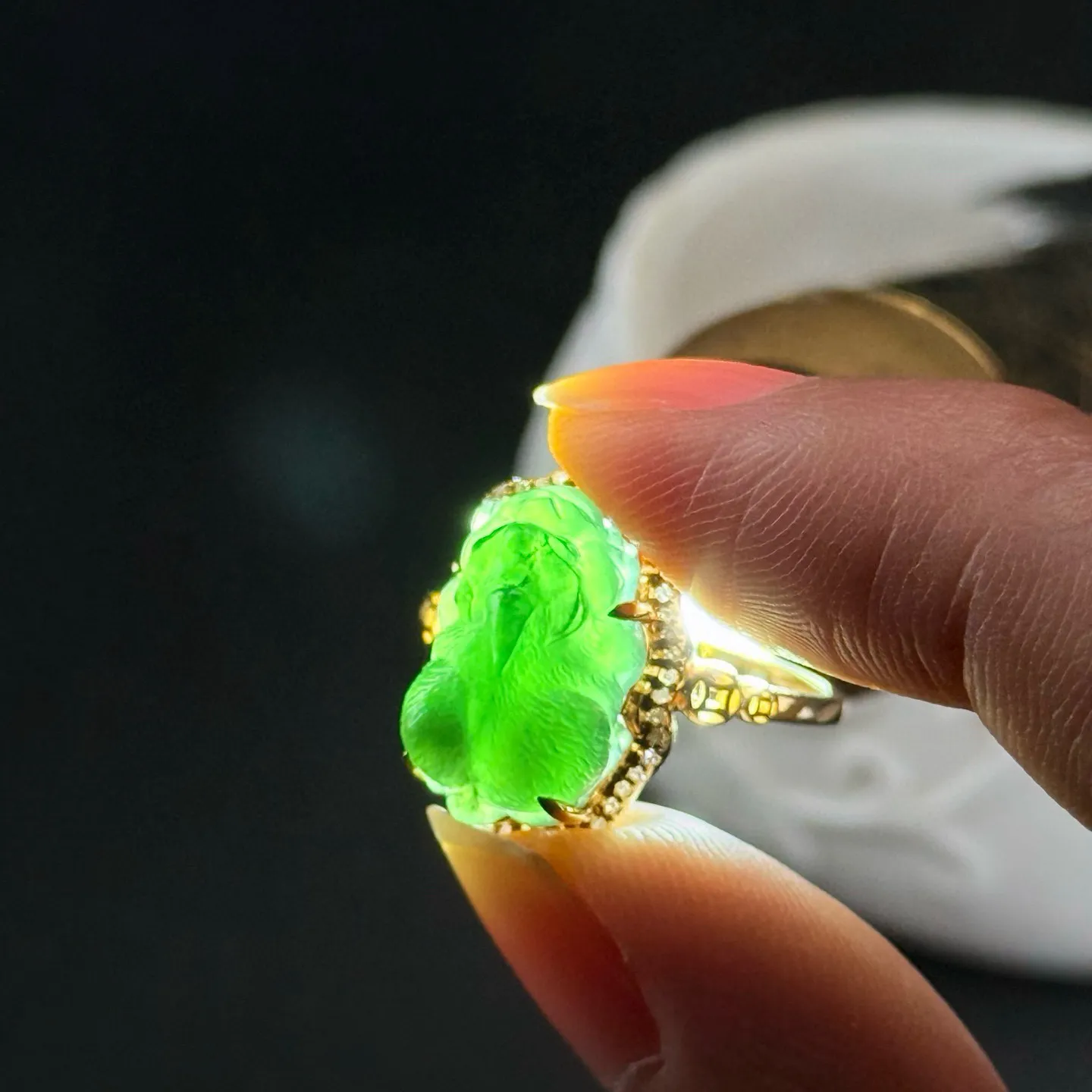 精品18k墨翠貔貅女戒 种好色正 黑度极好 打灯通透 油性十足 尺寸15.1