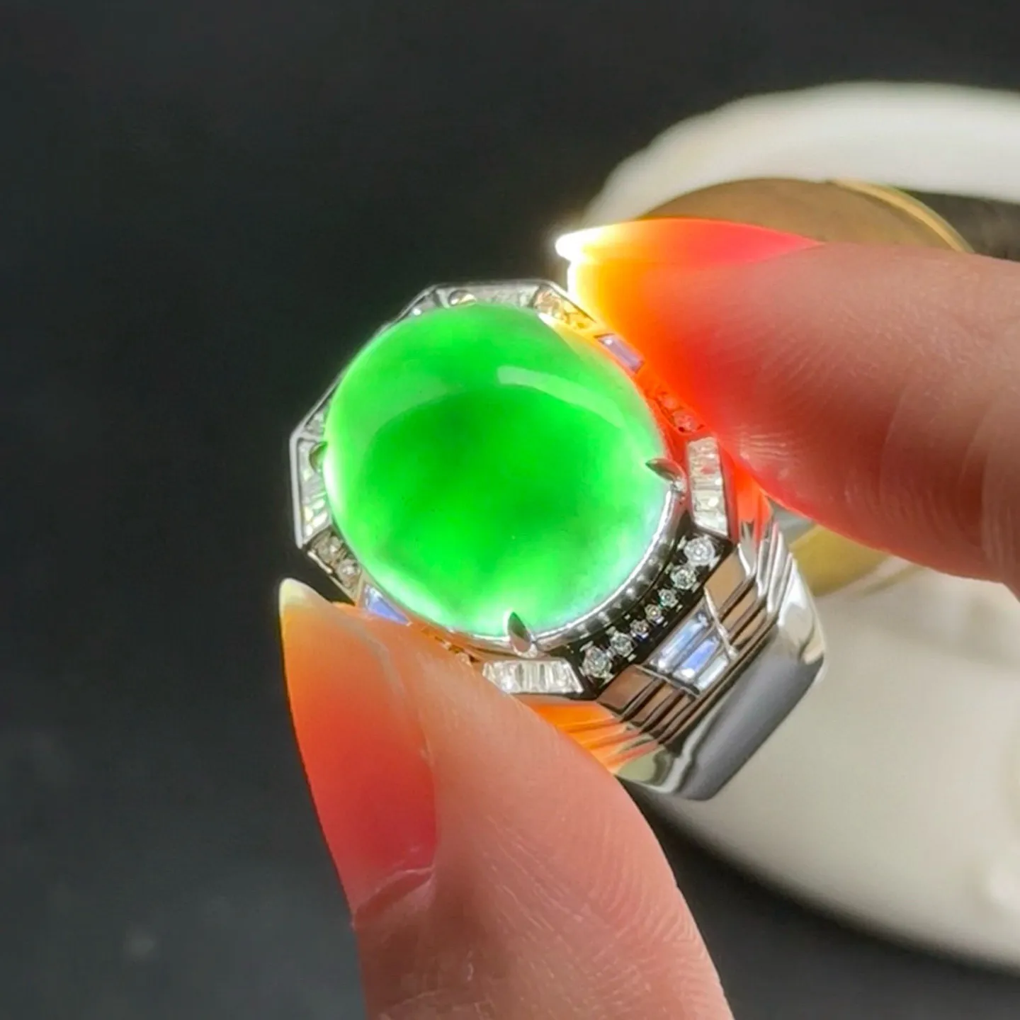 精品18k墨翠蛋面男戒 重金豪镶 打灯通透 油性十足 尺寸16.9