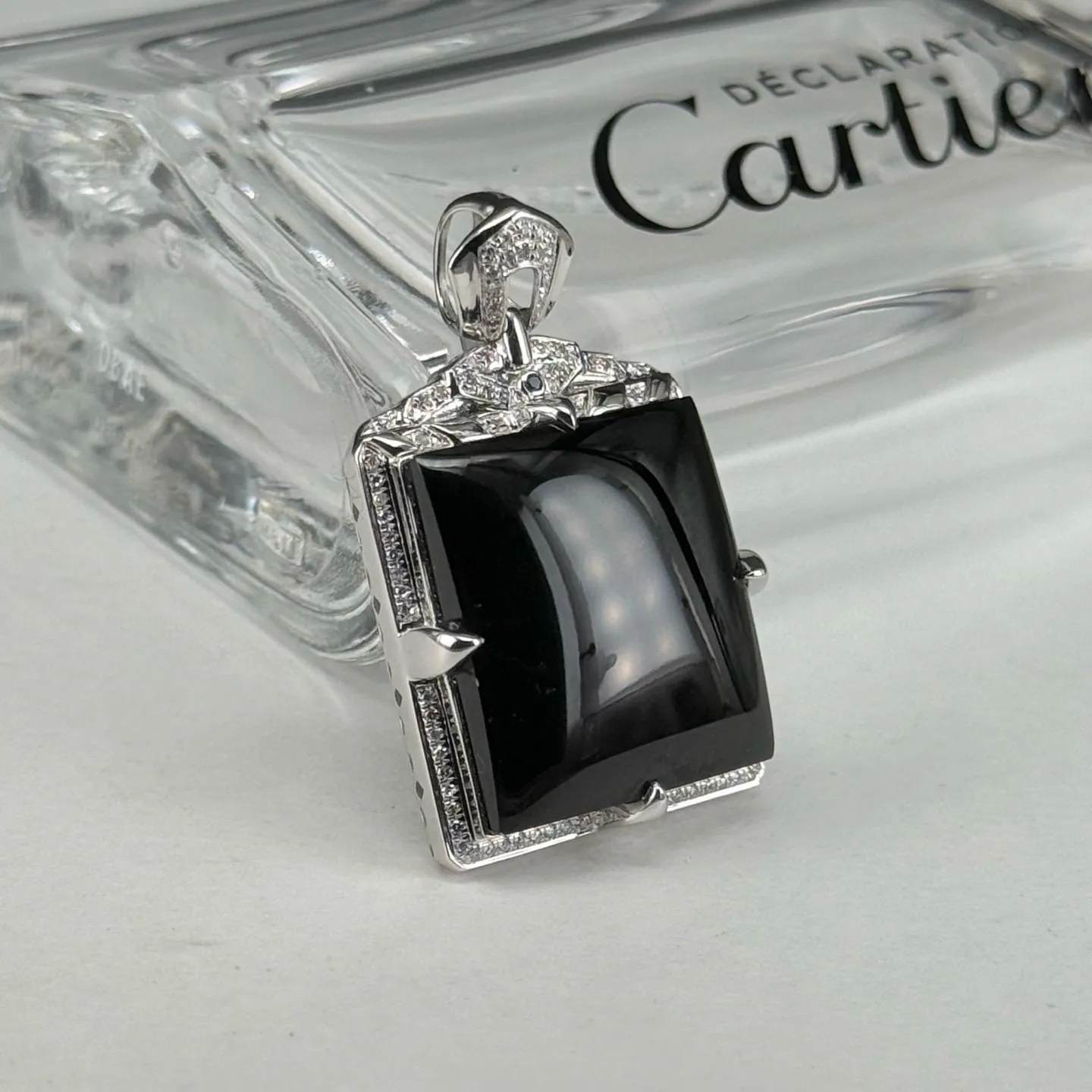 精品18k墨翠无事牌 种好色正 黑度极好 打灯通透 油性十足 尺寸34.8