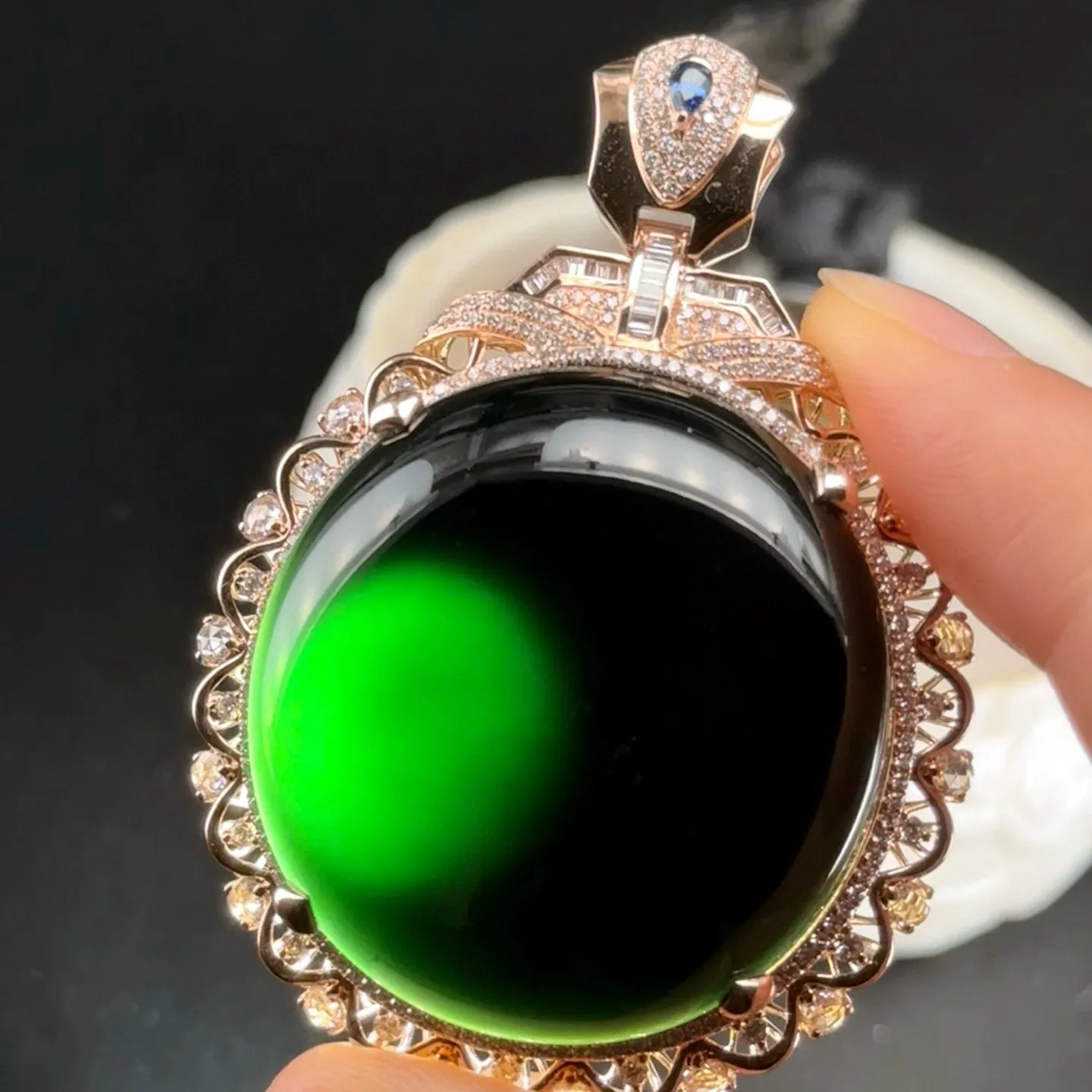 墨翠蛋面吊坠 重金豪镶 打灯通透 油性十足 尺寸57.1