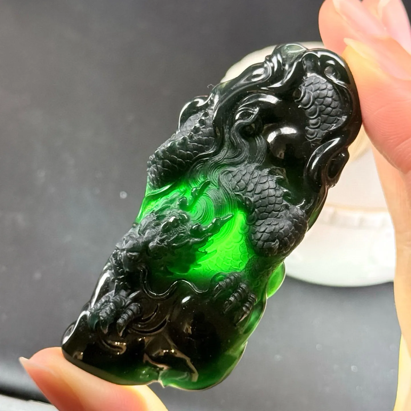 墨翠龙牌 种好色正 打灯通透 精雕细琢 尺寸71.2