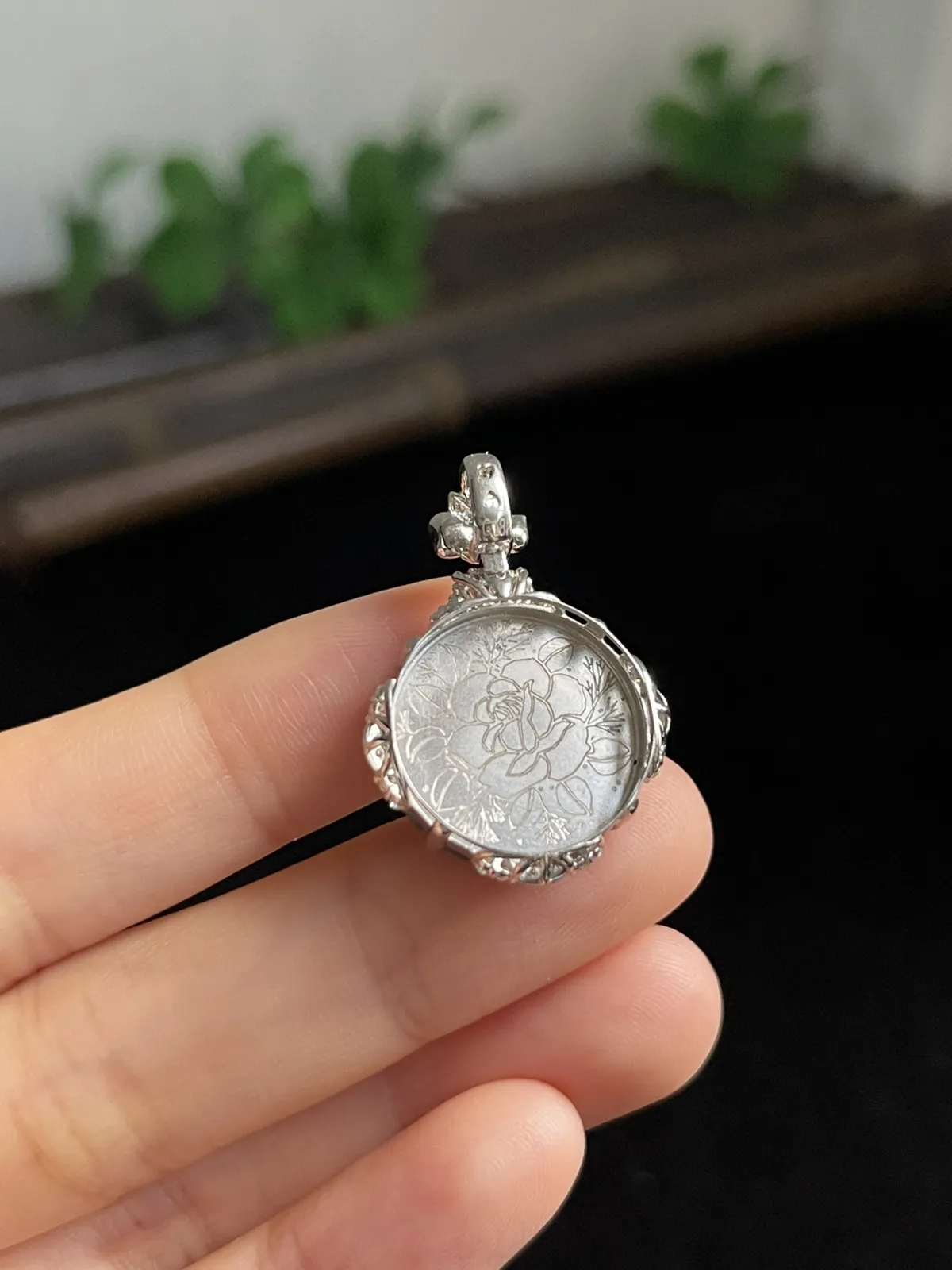 翡翠挂坠，印记：G18K