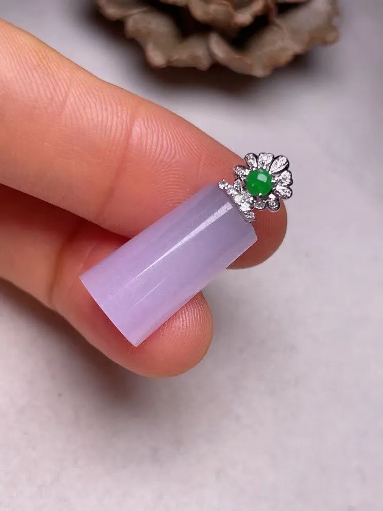 冰糯种紫罗兰无事牌吊坠、真金真钻镶嵌，种水好，玉质细腻 .裸石尺寸 18.6*10.0